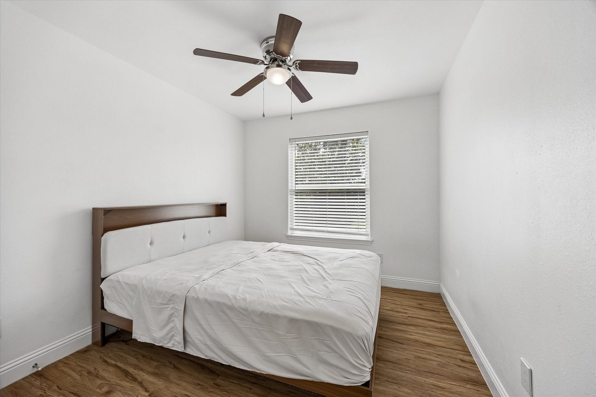 3515 Shelby Circle, #A/B, Houston, TX 77051 One of two secondary bedrooms