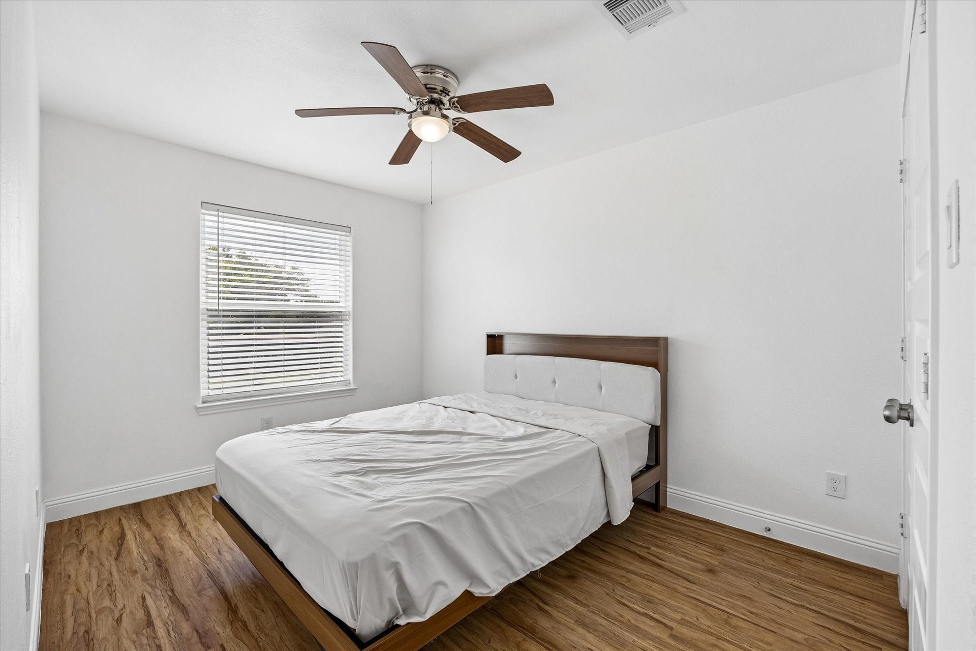 3515 Shelby Circle, #A/B, Houston, TX 77051 The second of two secondary bedrooms