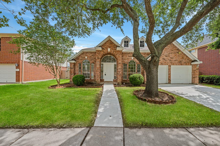 Property photo for 16119 Mission Glen Drive, Houston, TX