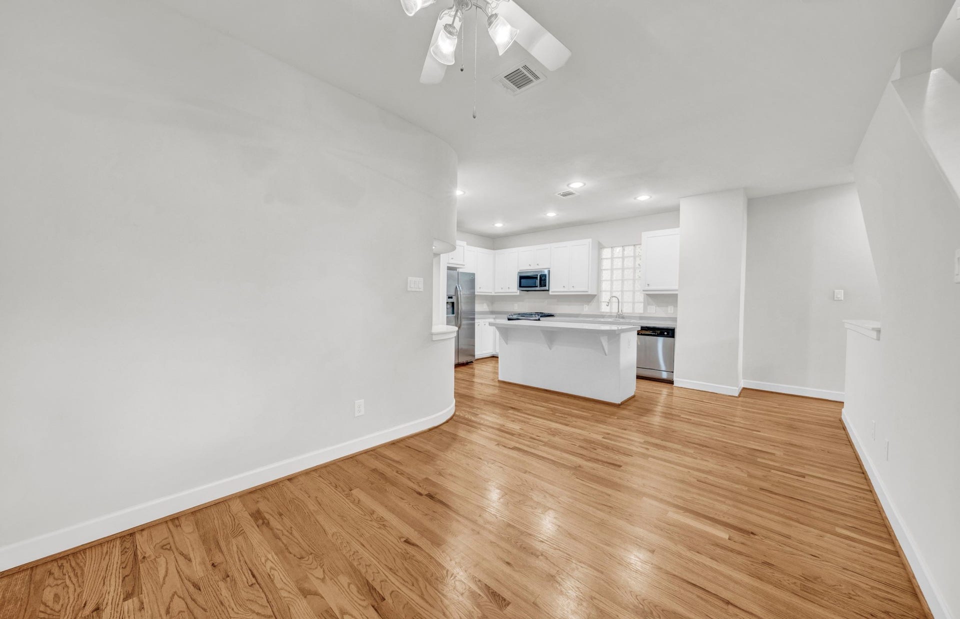 650 Westcross Street, #56, Houston, TX 77018 Dining Room