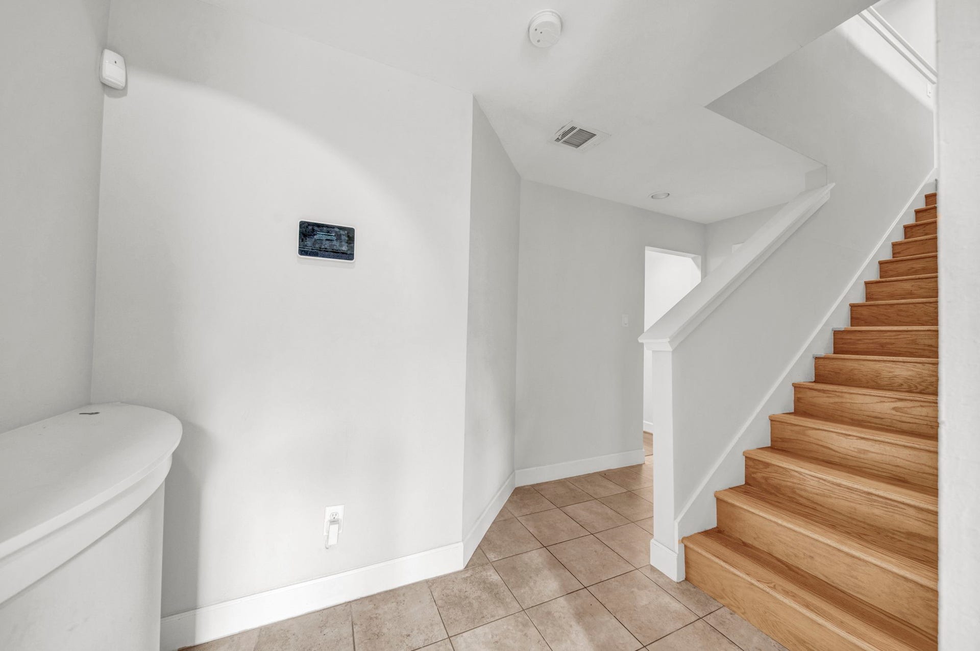 650 Westcross Street, #56, Houston, TX 77018 Entryway