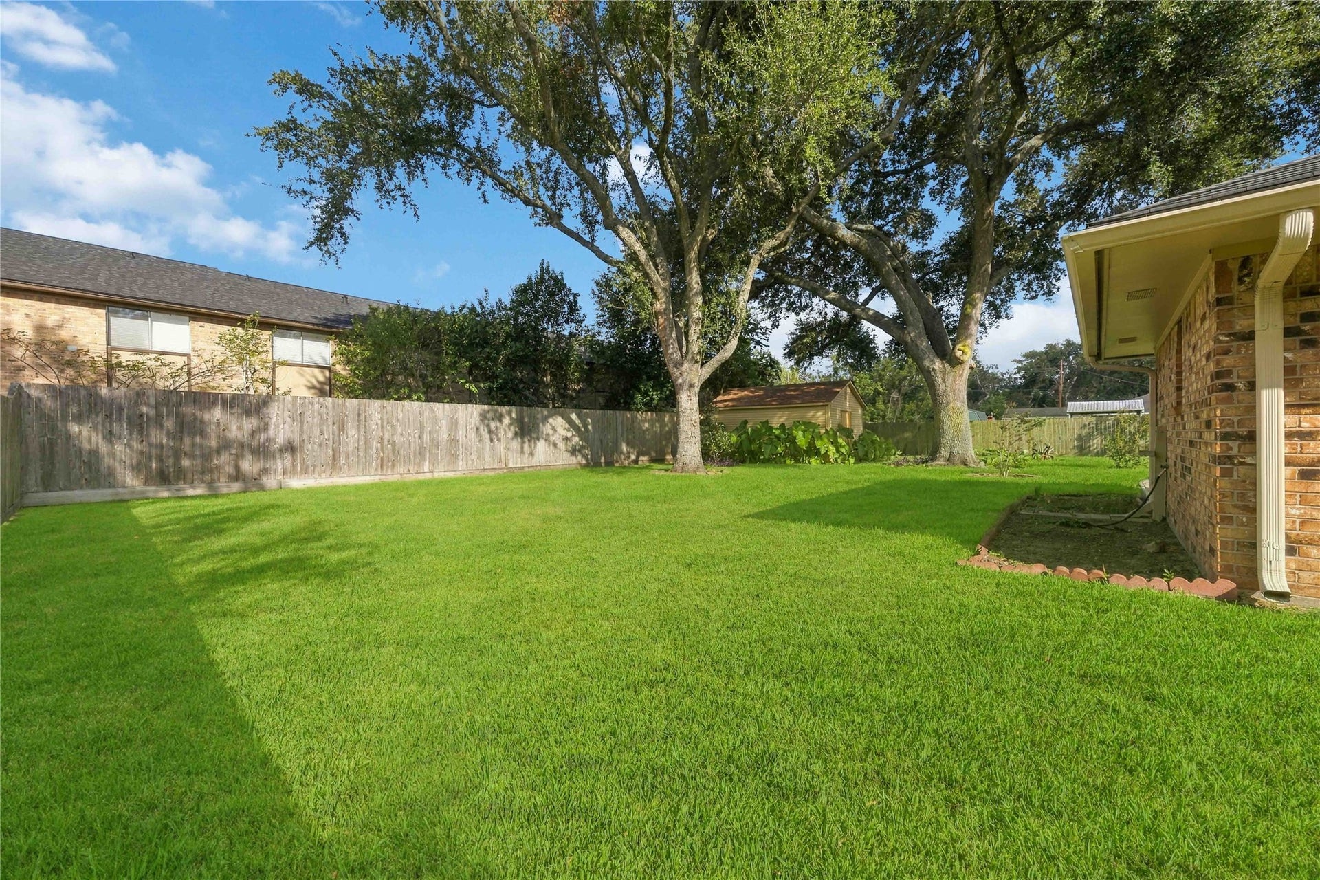 1218 S Booth Lane, Alvin, TX 77511 1218 S Booth Lane, Alvin, TX 77511