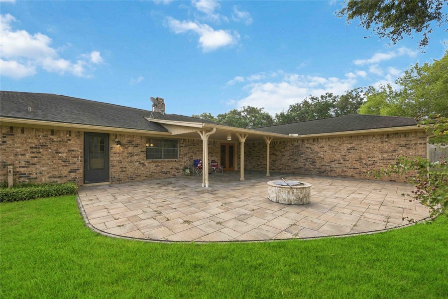 Property photo for 1218 S Booth Lane, Alvin, TX
