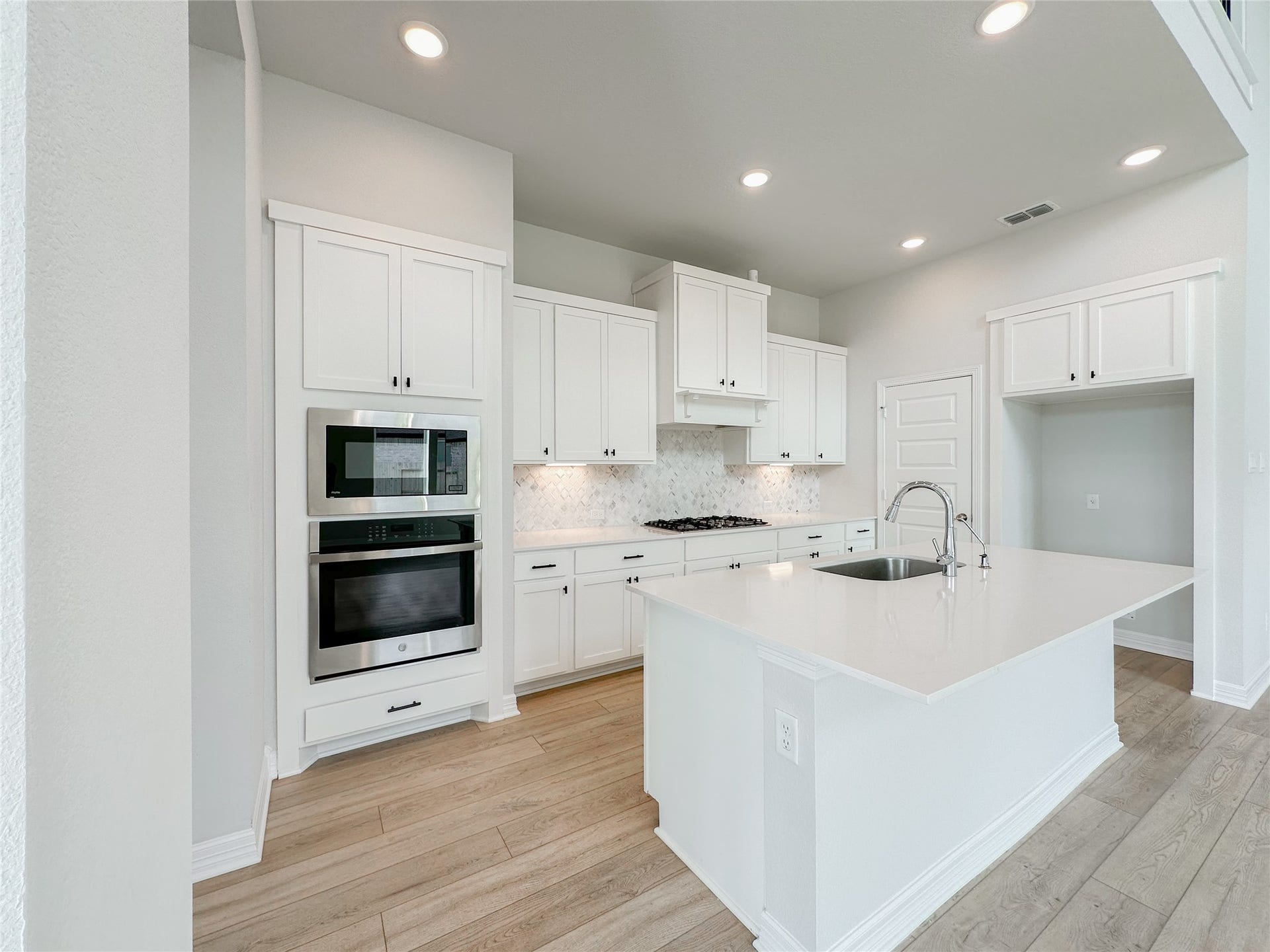 9411 Coleraine Court, Tomball, TX 77375 9411 Coleraine Court, Tomball, TX 77375