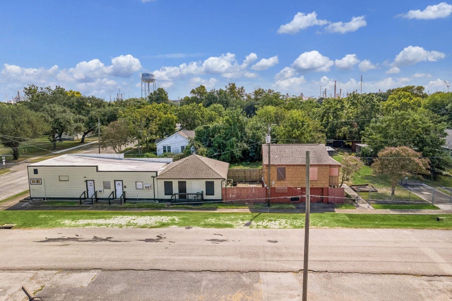 Property photo for 2507 3rd Avenue N, Texas City, TX