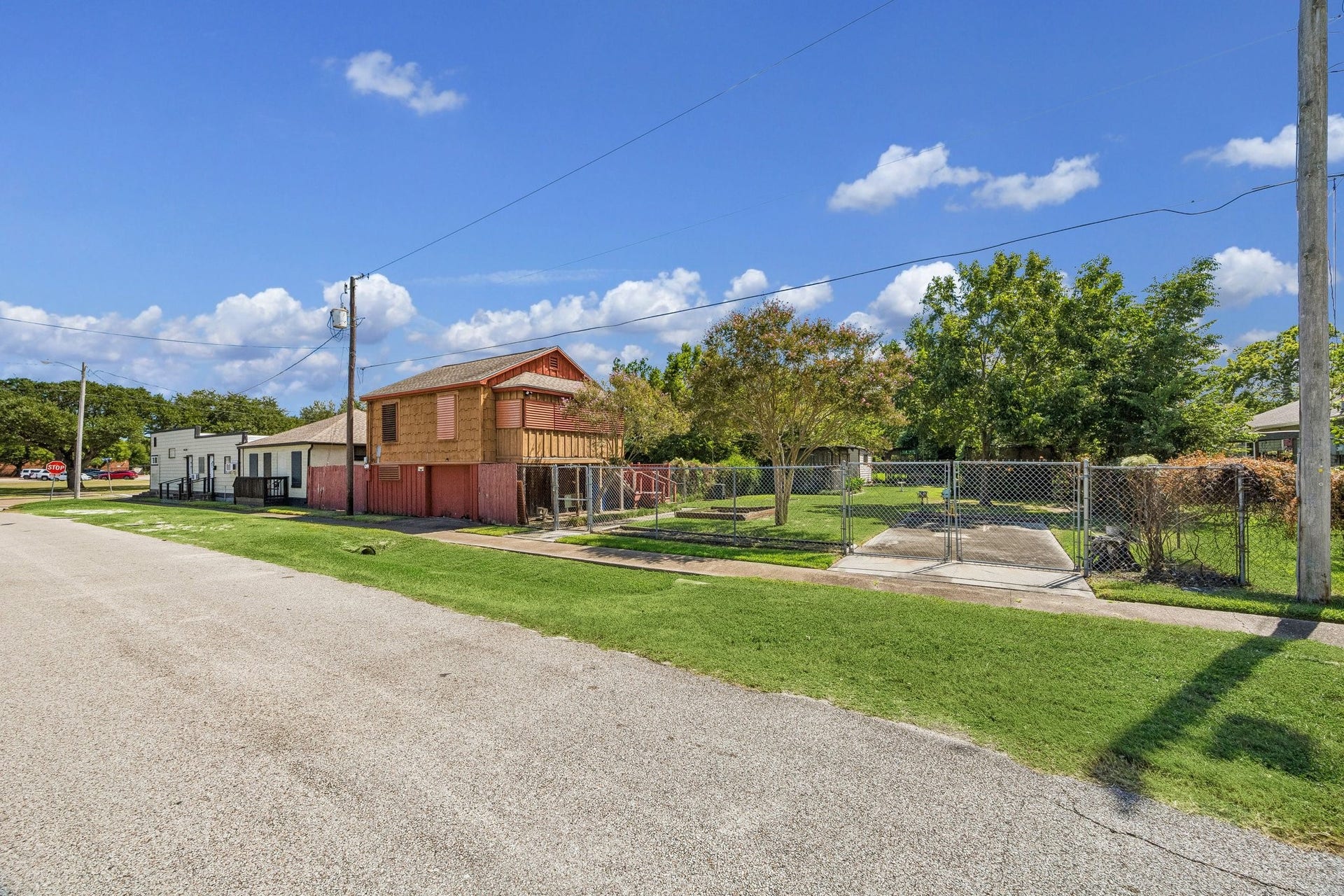 2507 3rd Avenue N, Texas City, TX 77590 2507 3rd Avenue N, Texas City, TX 77590