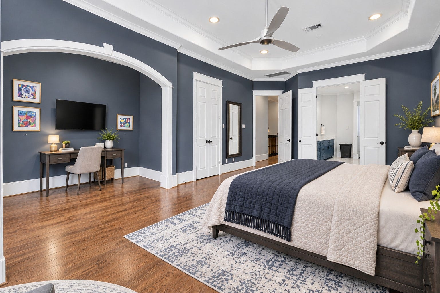 821 W 17th Street, #B, Houston, TX 77008 The primary closet is through the doors just to the right of the digitally enhanced workspace in that 'vestibule'.