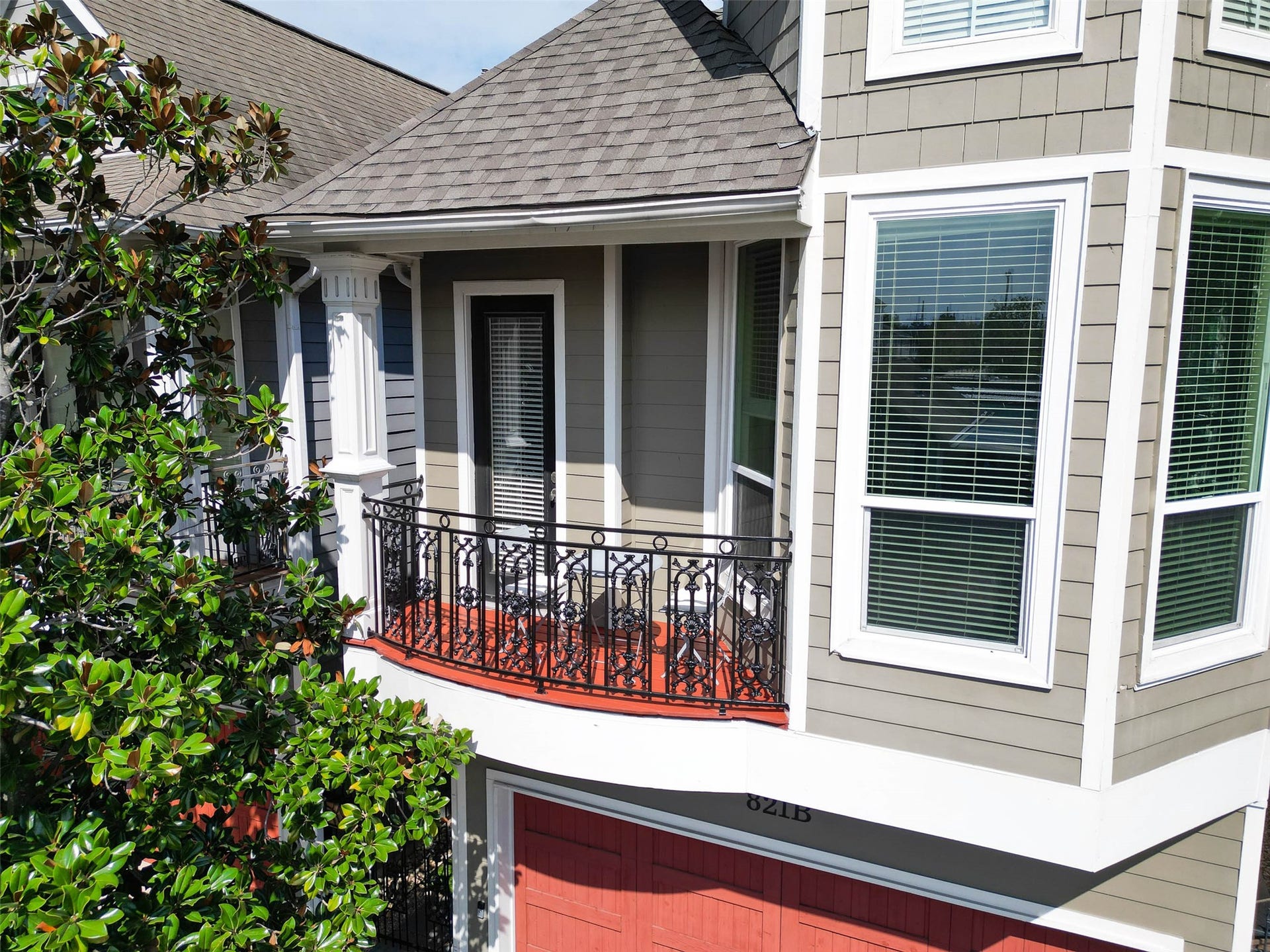 821 W 17th Street, #B, Houston, TX 77008 Enjoy a lovely sunset and glass of wine on this southwest facing balcony of the primary suite!