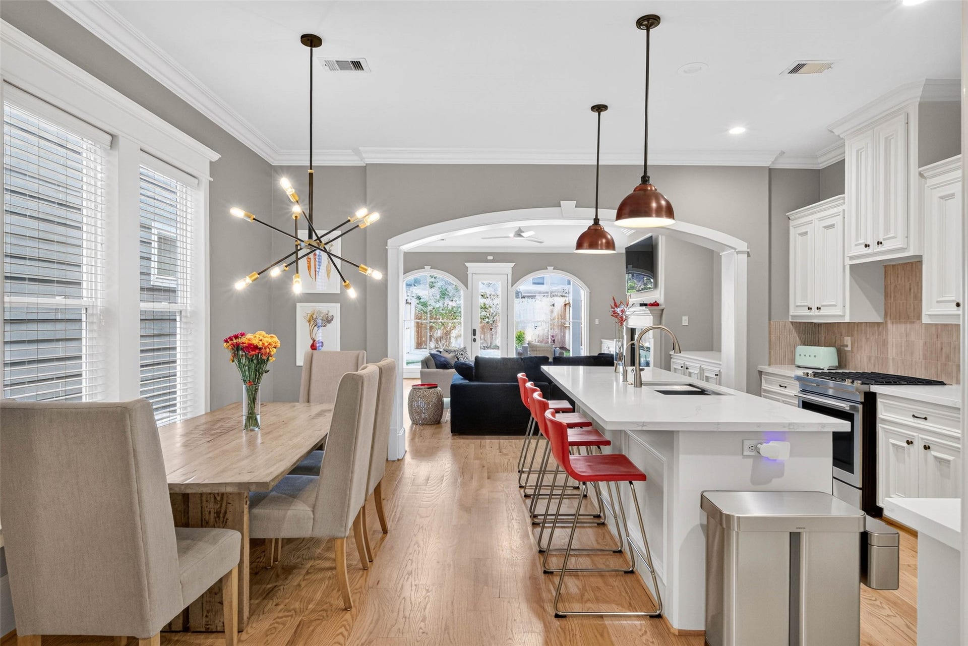 821 W 17th Street, #B, Houston, TX 77008 Sunlight pours across the hardwood floors, highlighting the graceful connection between dining, kitchen and living spaces.