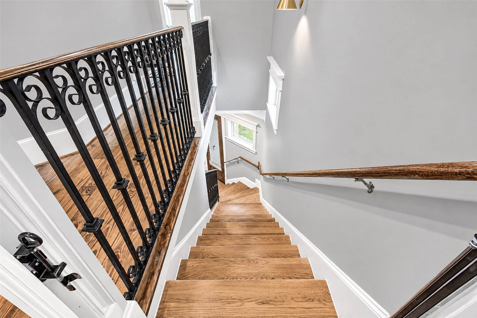 821 W 17th Street, #B, Houston, TX 77008 Mounting the second floor of this home....
