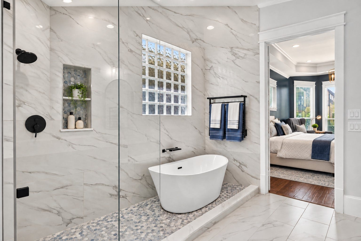 821 W 17th Street, #B, Houston, TX 77008 A second view showcases the impressive wet room and its seamless connection to the beautiful primary suite.