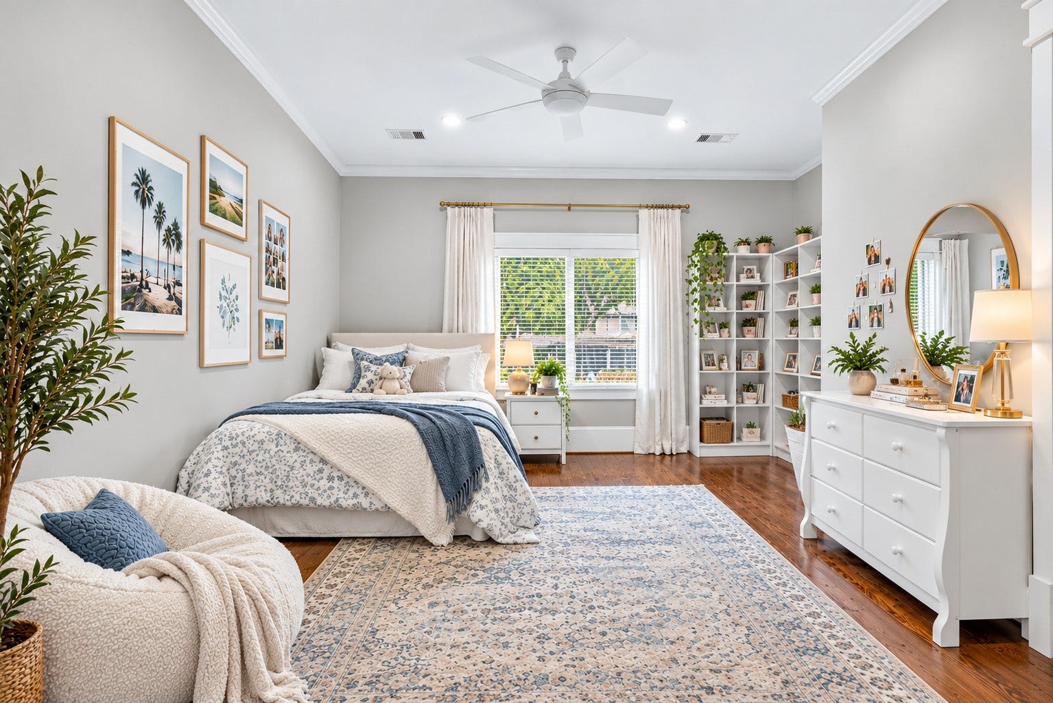 821 W 17th Street, #B, Houston, TX 77008 Spacious and bright, this roomy third bedroom offers plenty of space to make your ownand just outside that window, youll find an even roomier backyard!