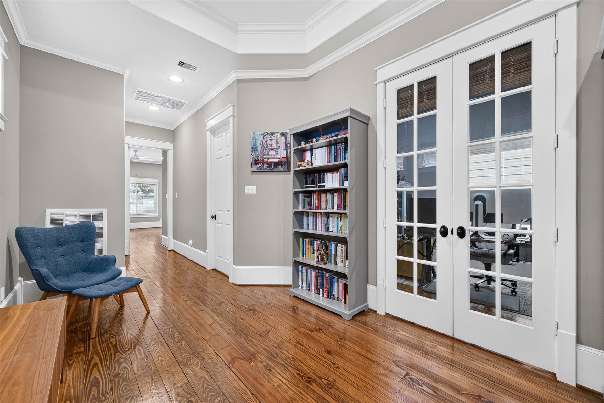 821 W 17th Street, #B, Houston, TX 77008 and you will find the office space beyond the double glass doors on the right, and the 2 secondary bedrooms further down the hall. However......