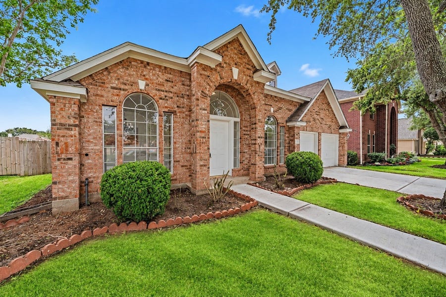 Property photo for 16119 Mission Glen Drive, Houston, TX