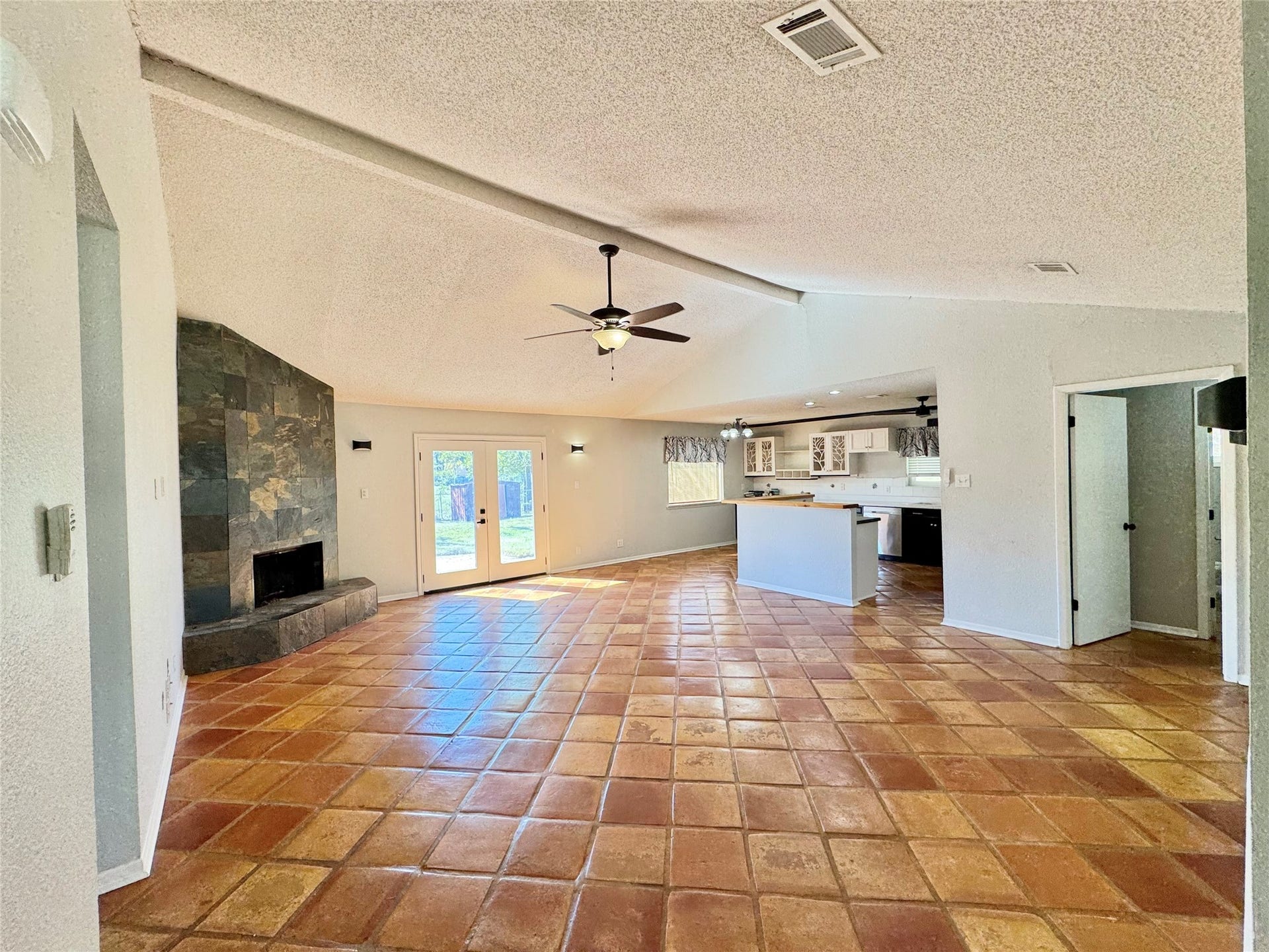 2109 Kingsway Drive, League City, TX 77573