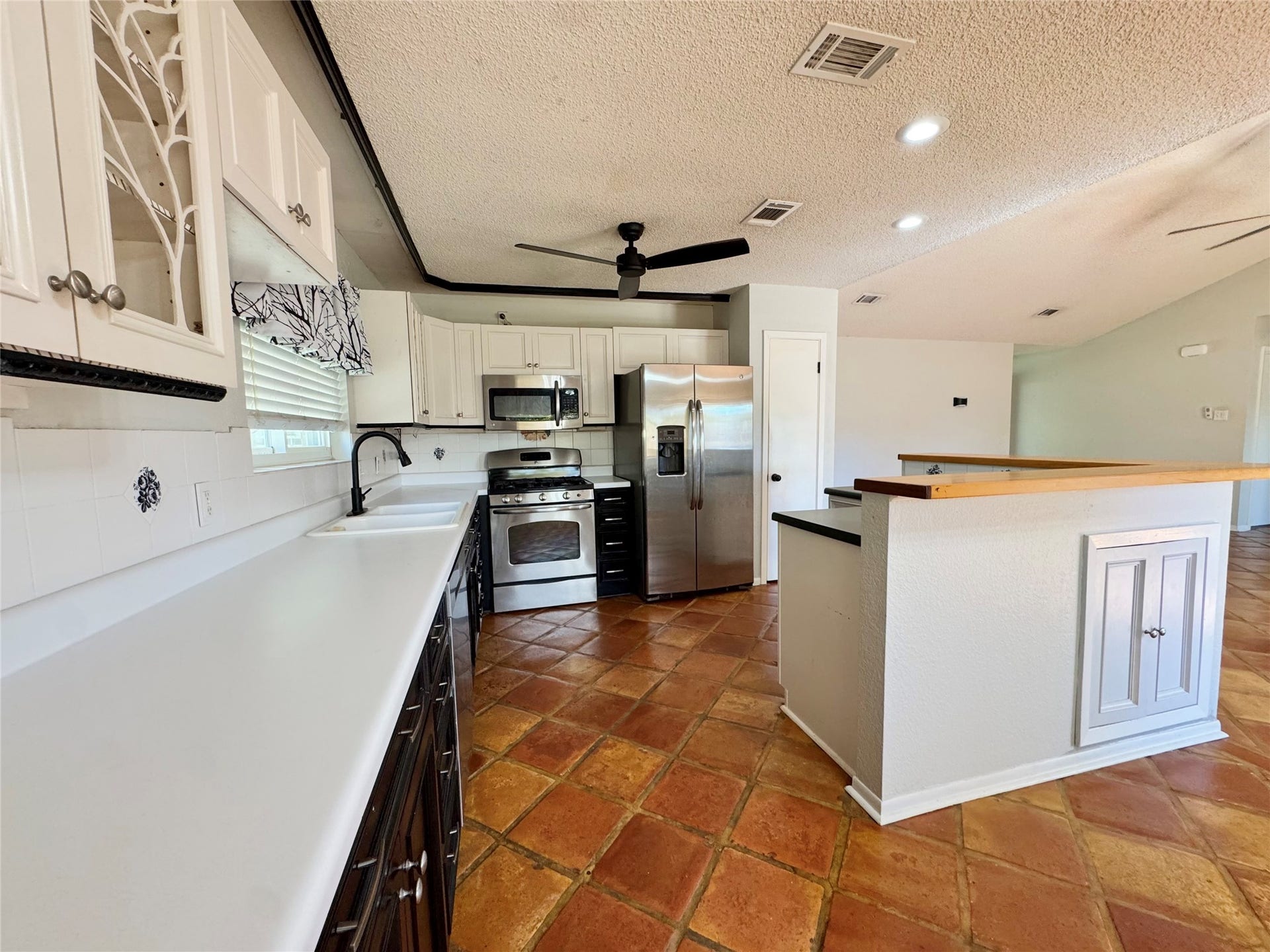 2109 Kingsway Drive, League City, TX 77573