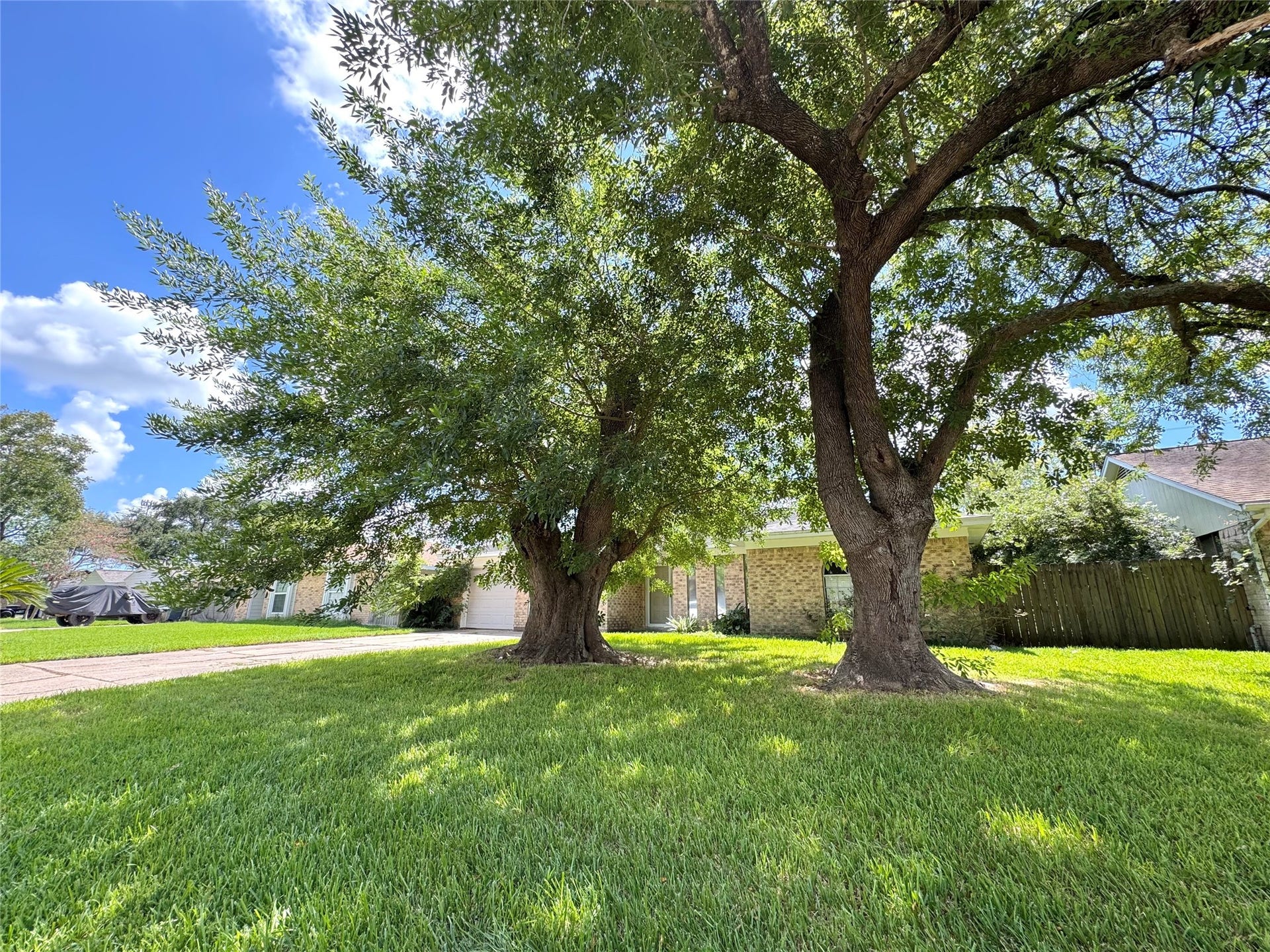 2109 Kingsway Drive, League City, TX 77573
