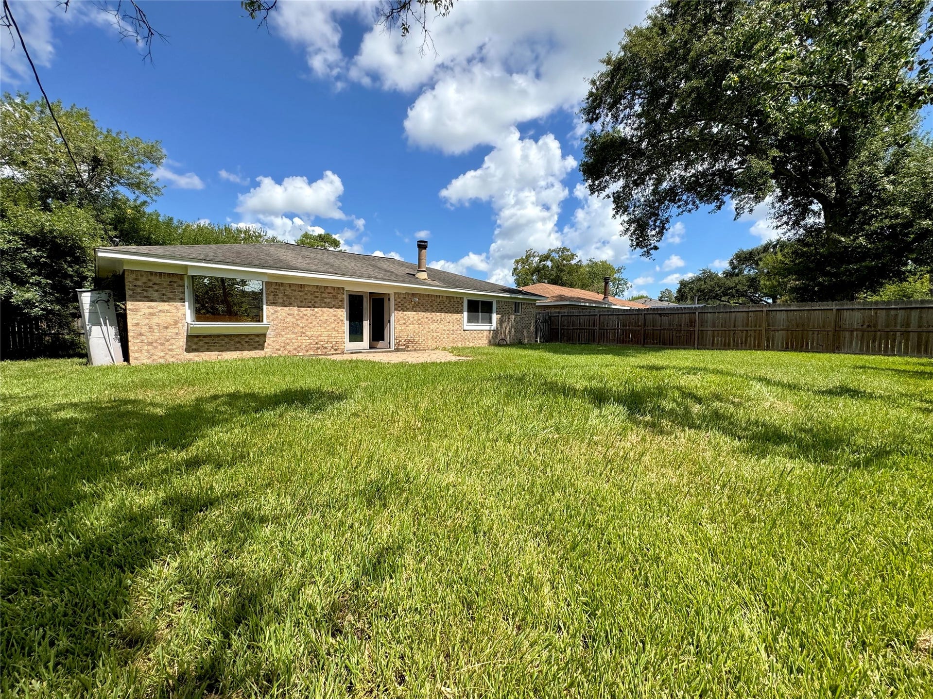 2109 Kingsway Drive, League City, TX 77573