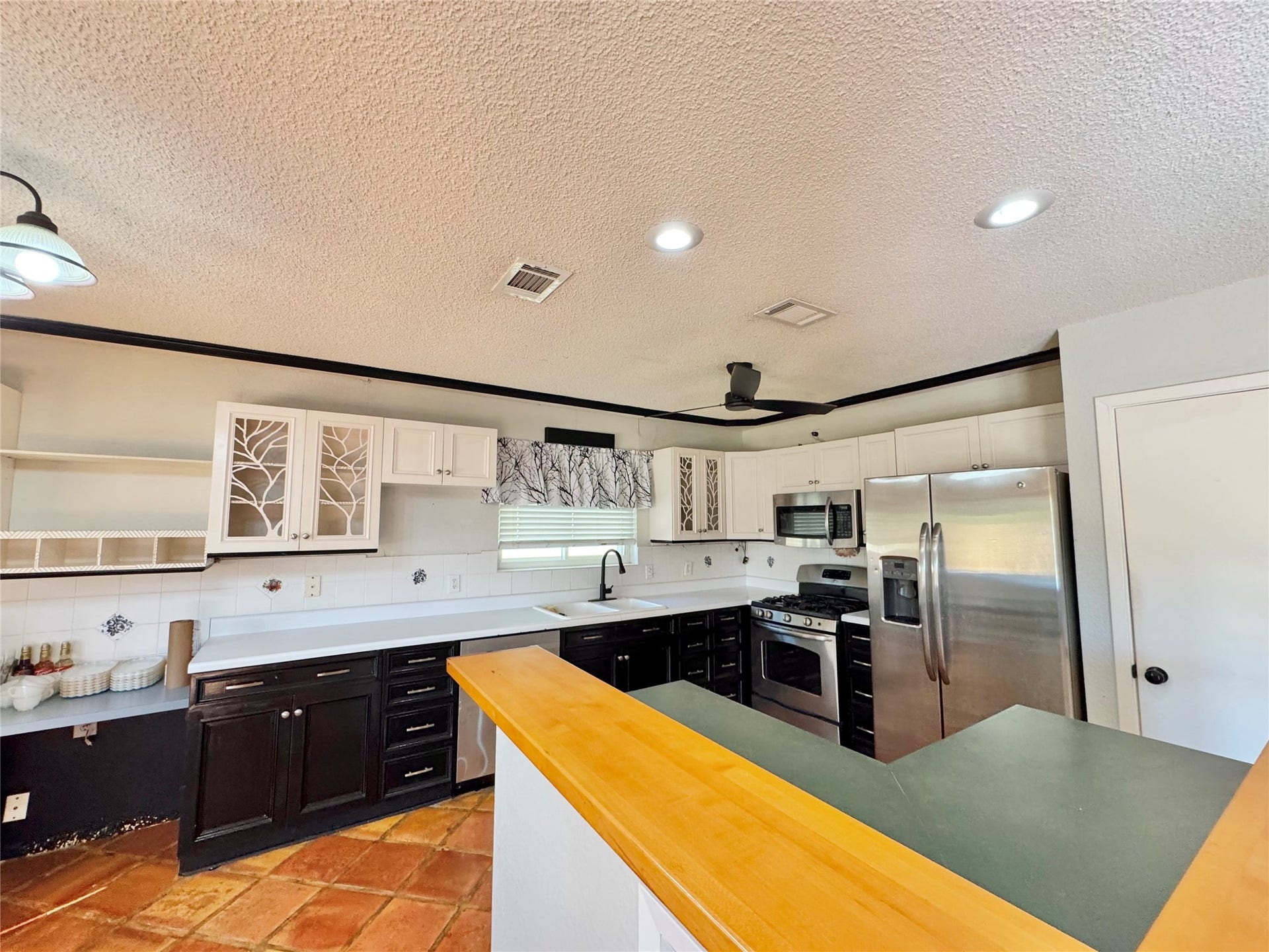 2109 Kingsway Drive, League City, TX 77573