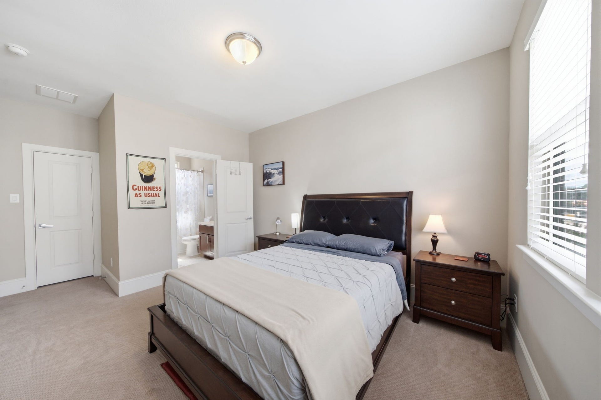 5531 Venice Street, Houston, TX 77007 Comfortable and welcoming, this room is ready to fit your lifestyle.