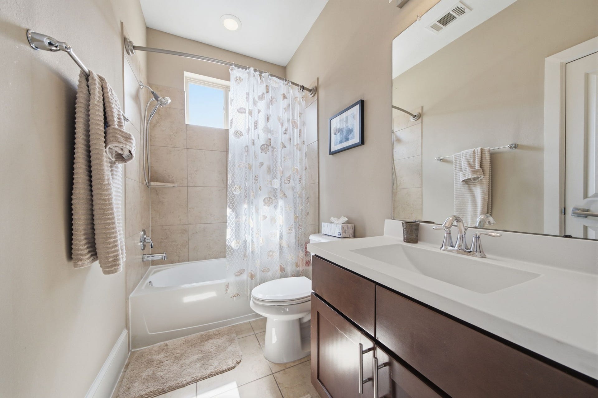 5531 Venice Street, Houston, TX 77007 An additional full bath upstairs provides comfort for family and visitors alike.