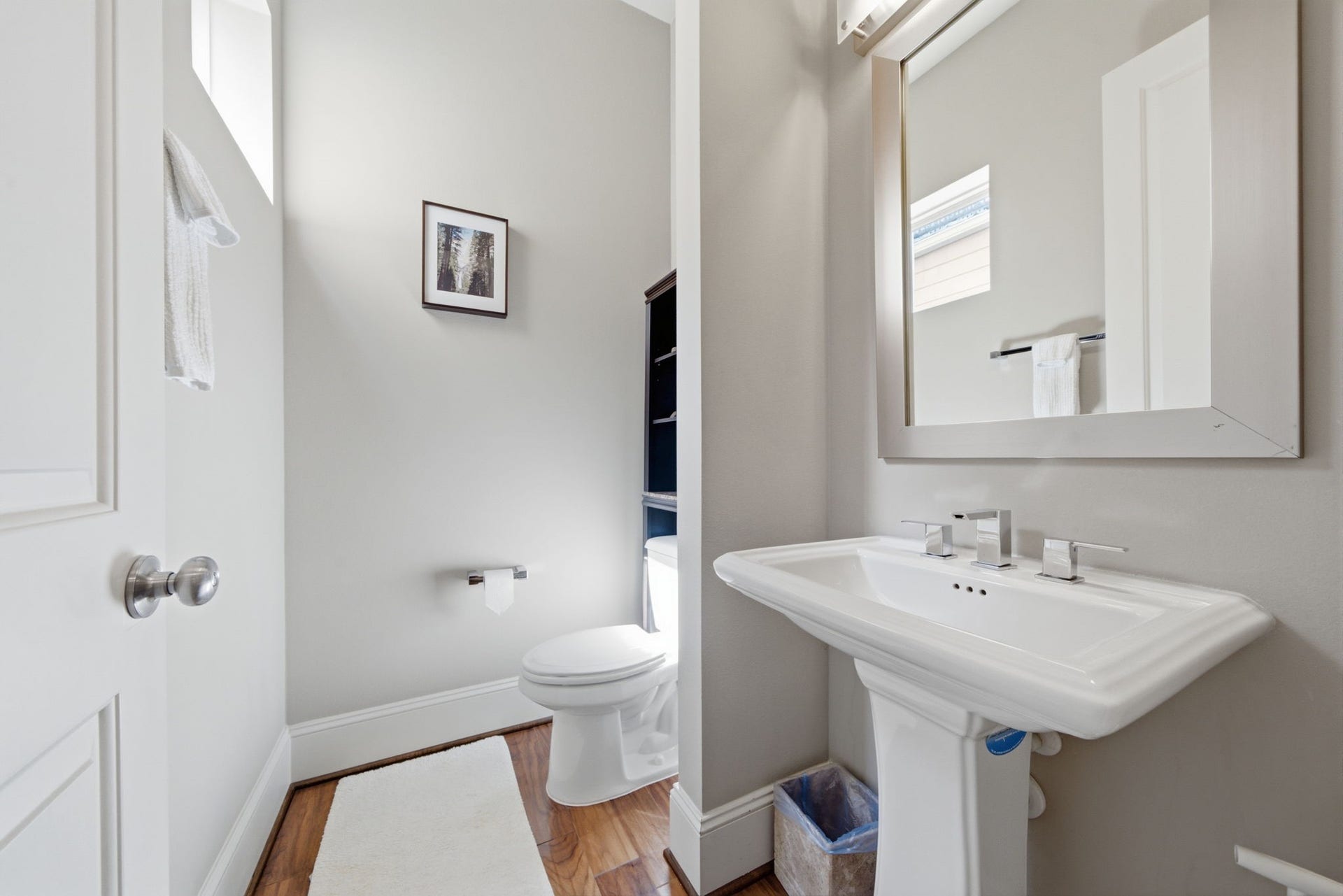 5531 Venice Street, Houston, TX 77007 Half bathroom for your guests located conveniently on the second floor.
