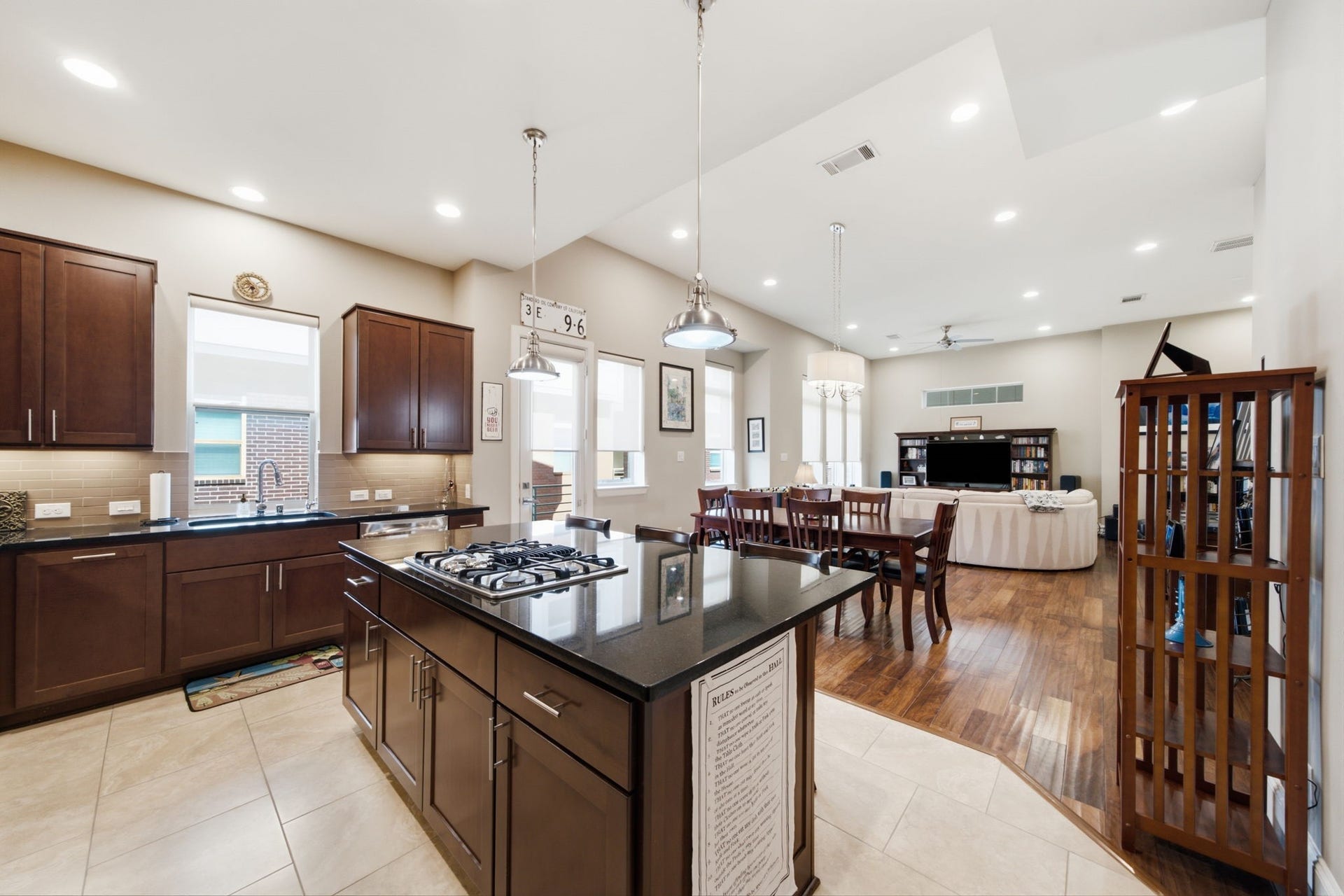 5531 Venice Street, Houston, TX 77007 Every detail blends beauty and practicality for today's busy lifestyle.