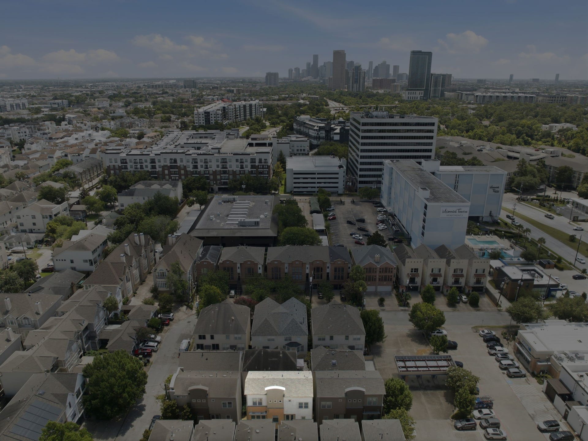 5531 Venice Street, Houston, TX 77007 Bike the scenic trails all the way to Buffalo Bayou and enjoy one of Houston's premier outdoor destinations.