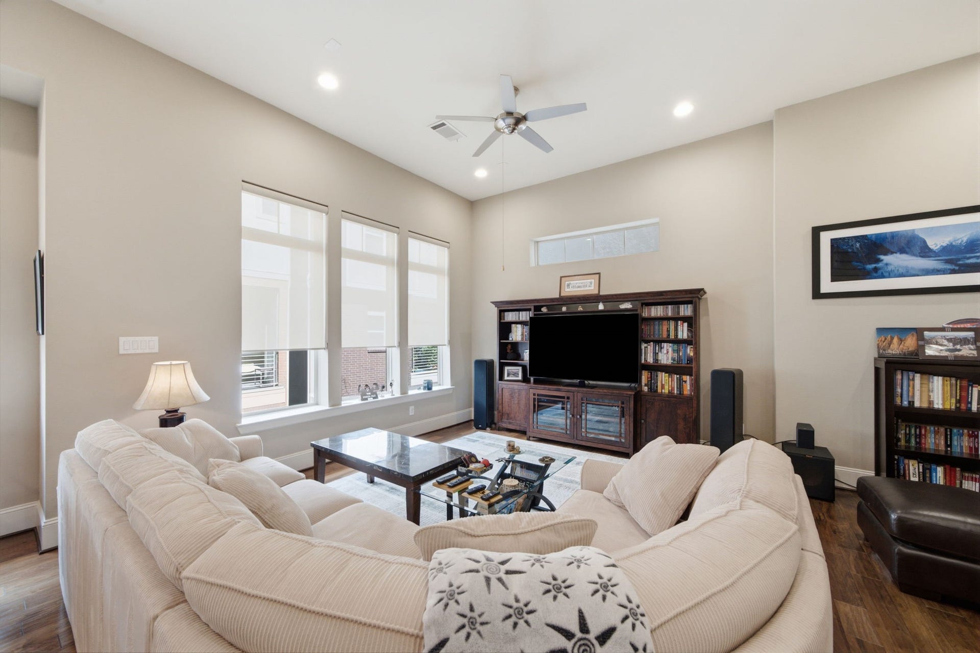 5531 Venice Street, Houston, TX 77007 The spacious living room is filled with natural light and offers the perfect place to gather with family and friends.