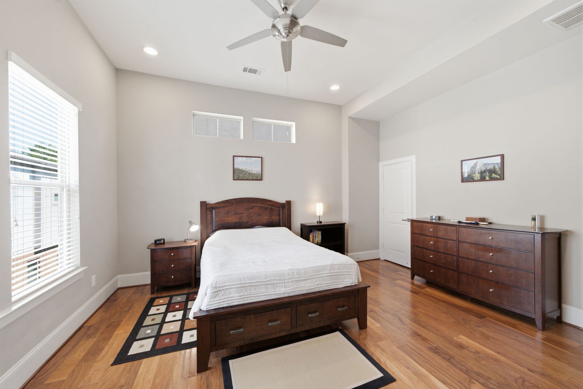 5531 Venice Street, Houston, TX 77007 Large windows invite natural light while creating a peaceful retreat at the end of the day.