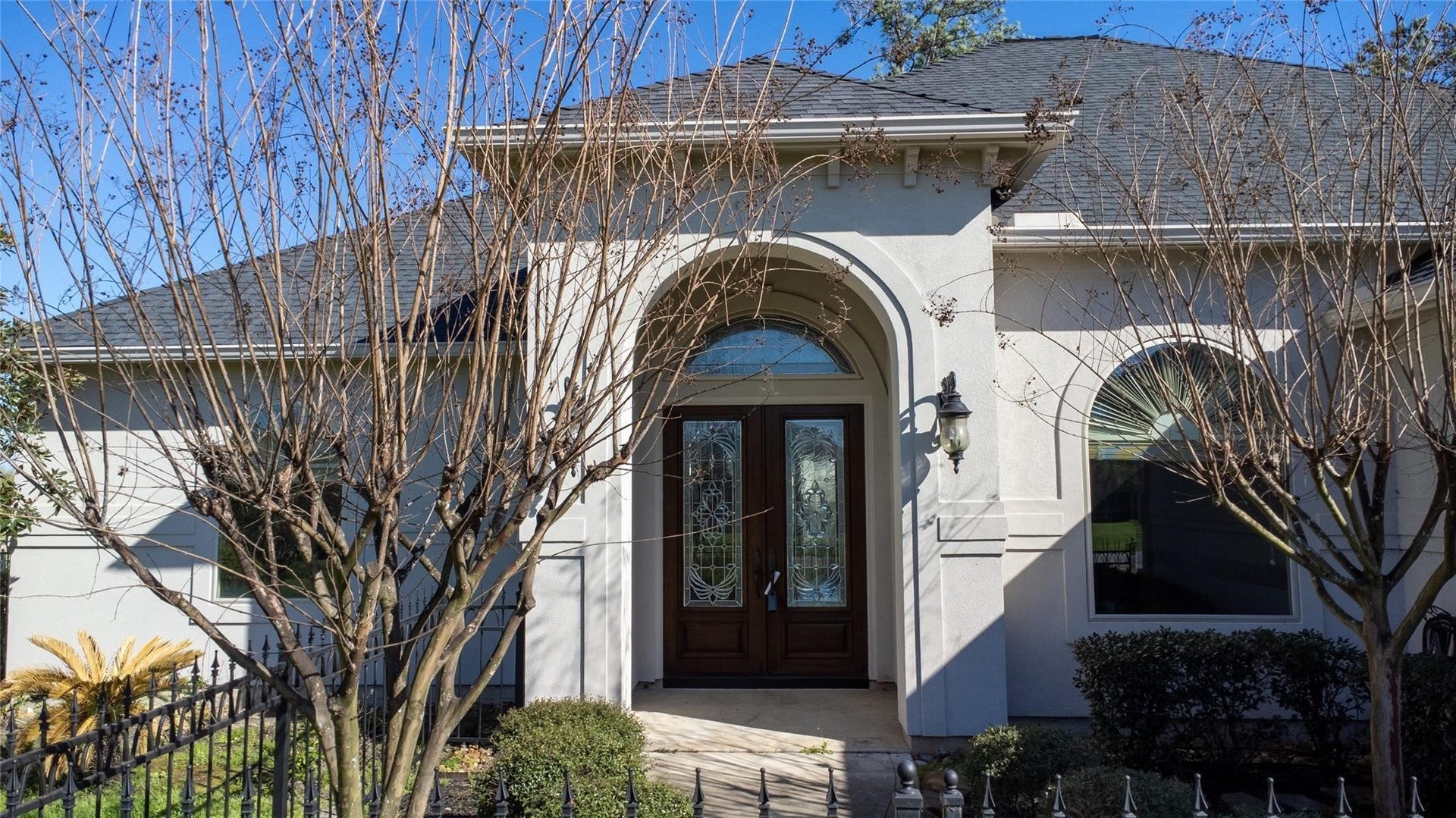 25702 Golden Bell Drive, Spring, TX 77389 Beautiful Lakefront Property in Augusta Pines.