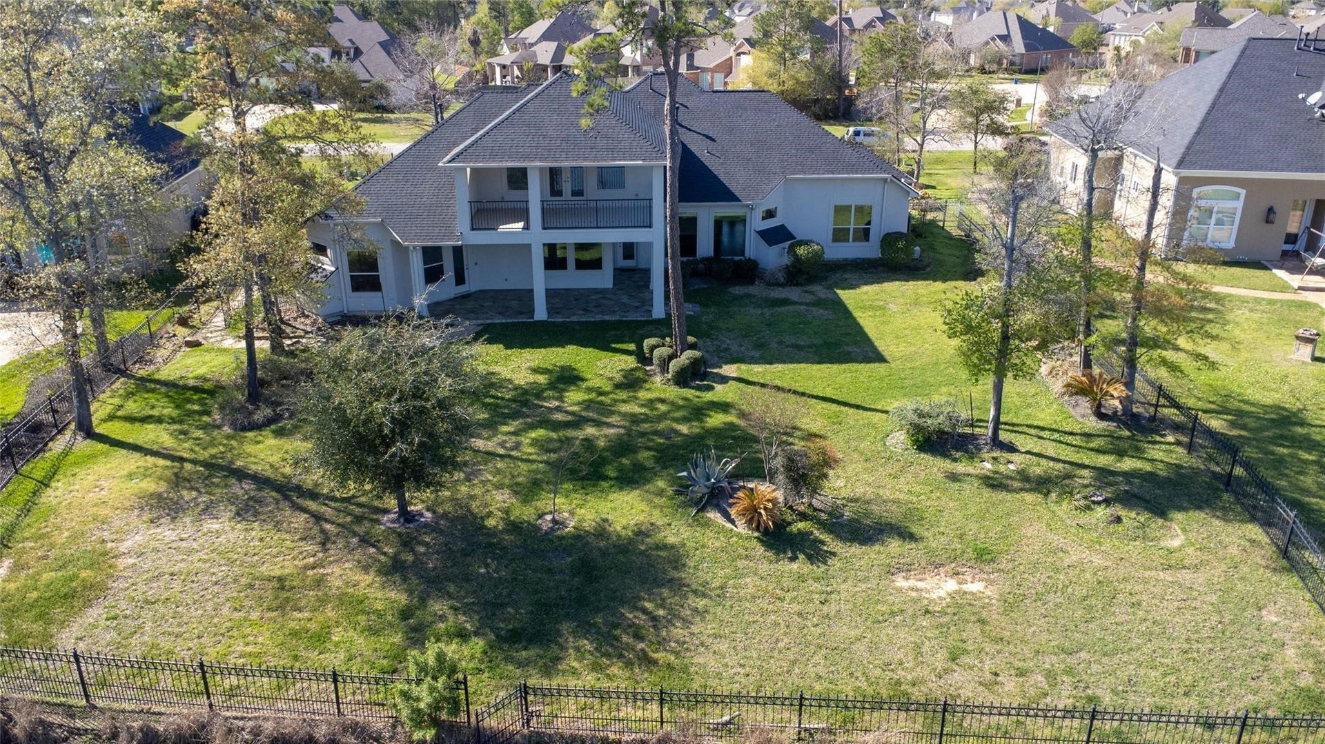 25702 Golden Bell Drive, Spring, TX 77389 25702 Golden Bell Drive, Spring, TX 77389