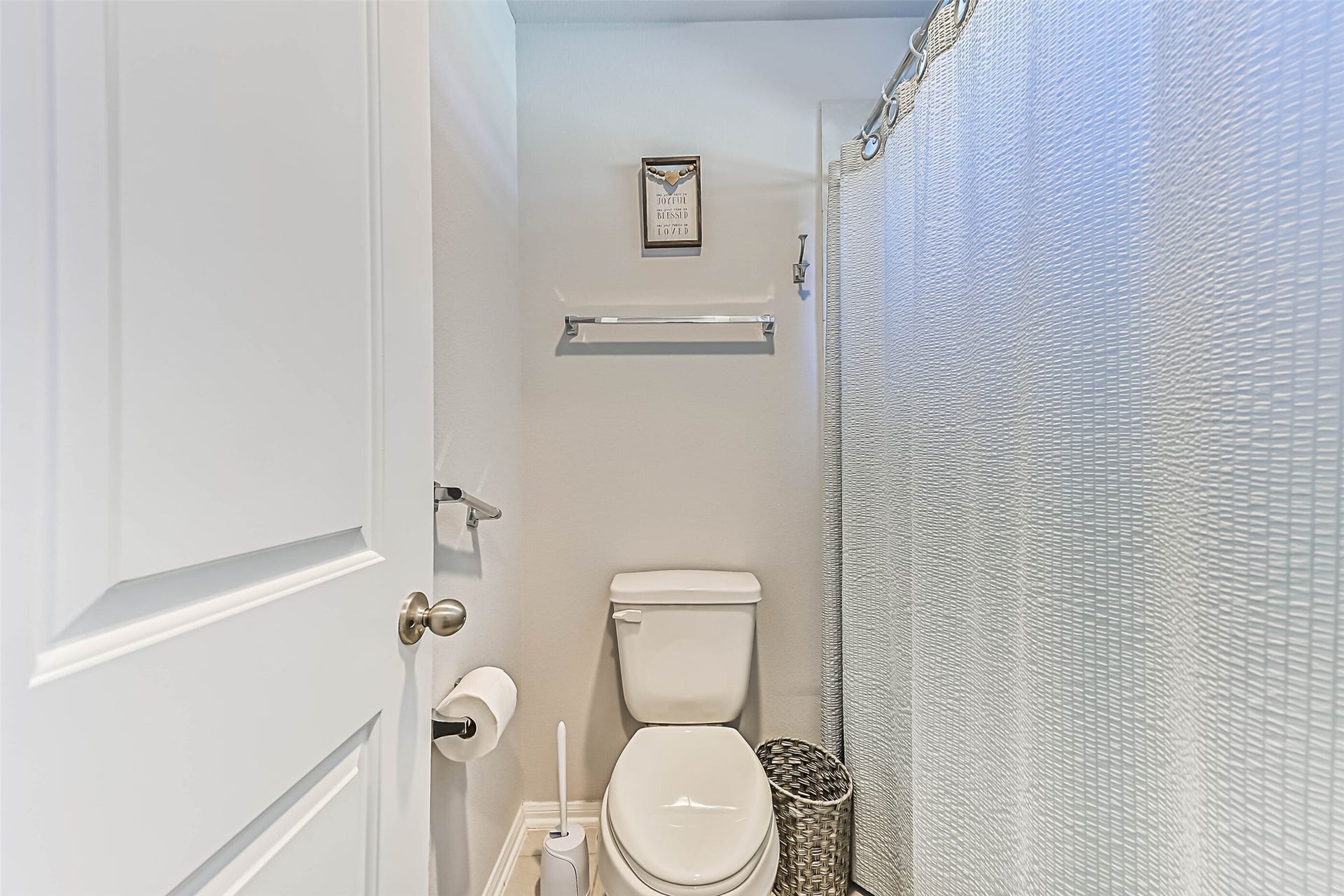 12527 Jetty Cove Drive, Texas City, TX 77568 Separate shower and toilet area conveniently located off the dual-vanity bathroom.