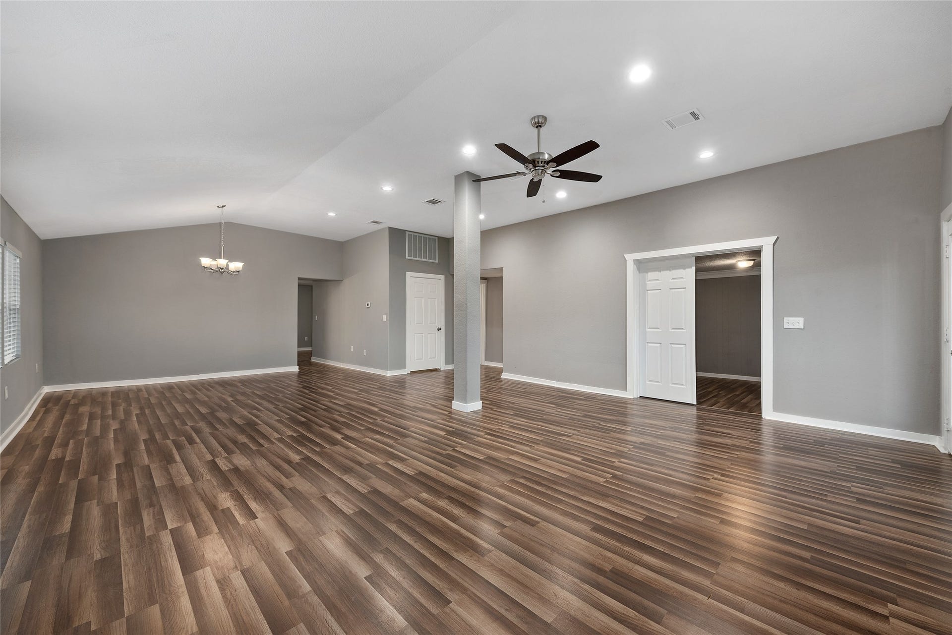 2513 S Grand Boulevard, Pearland, TX 77581 2513 S Grand Boulevard, Pearland, TX 77581