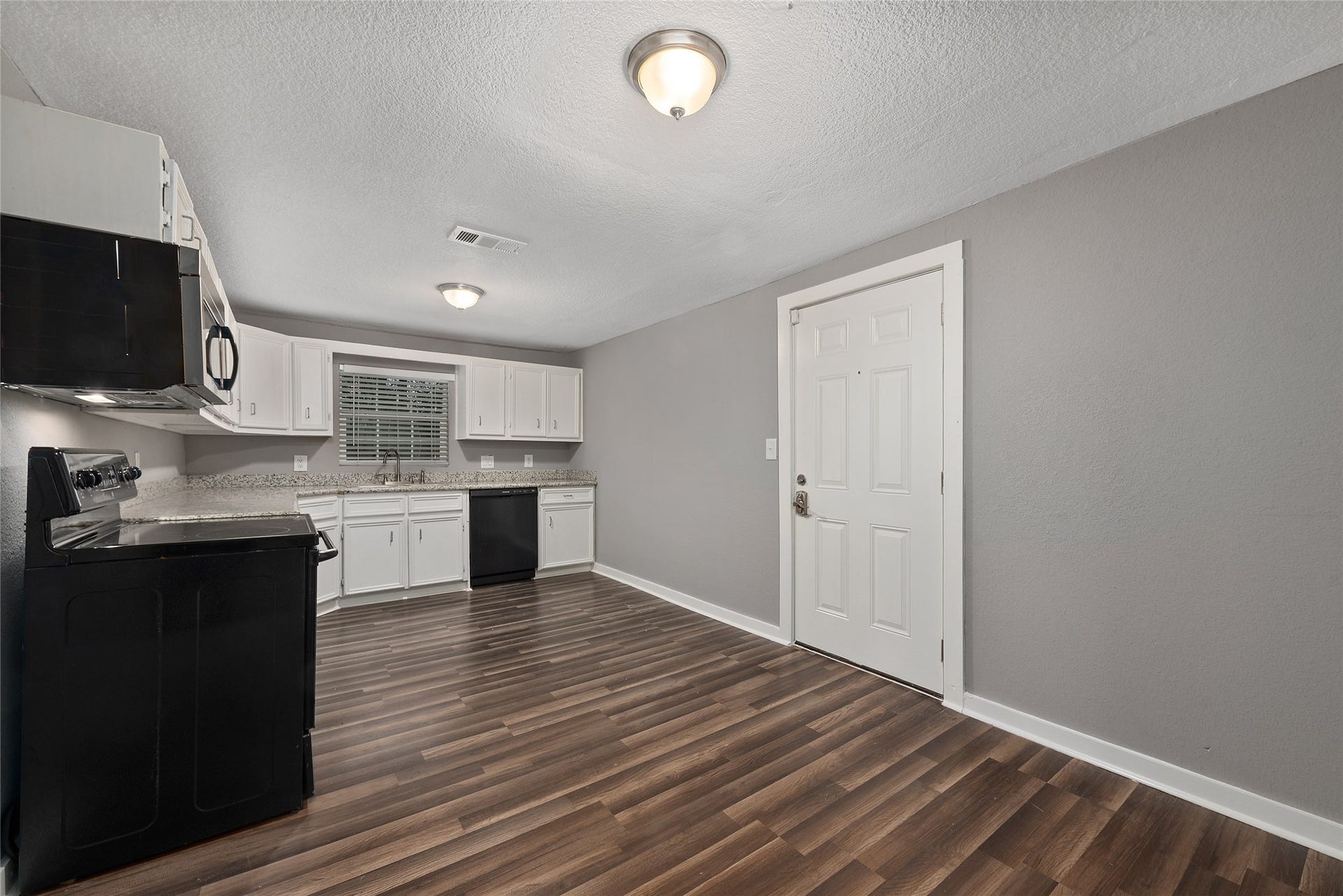 2513 S Grand Boulevard, Pearland, TX 77581 2513 S Grand Boulevard, Pearland, TX 77581