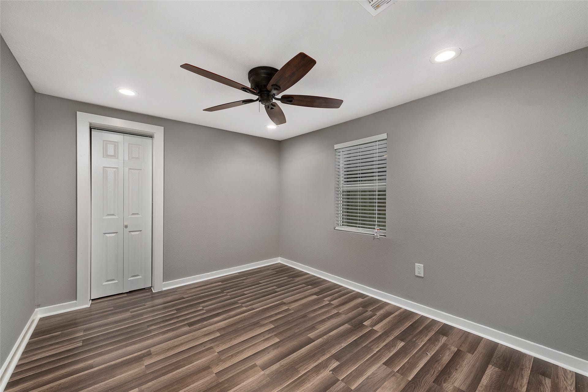 2513 S Grand Boulevard, Pearland, TX 77581 2513 S Grand Boulevard, Pearland, TX 77581