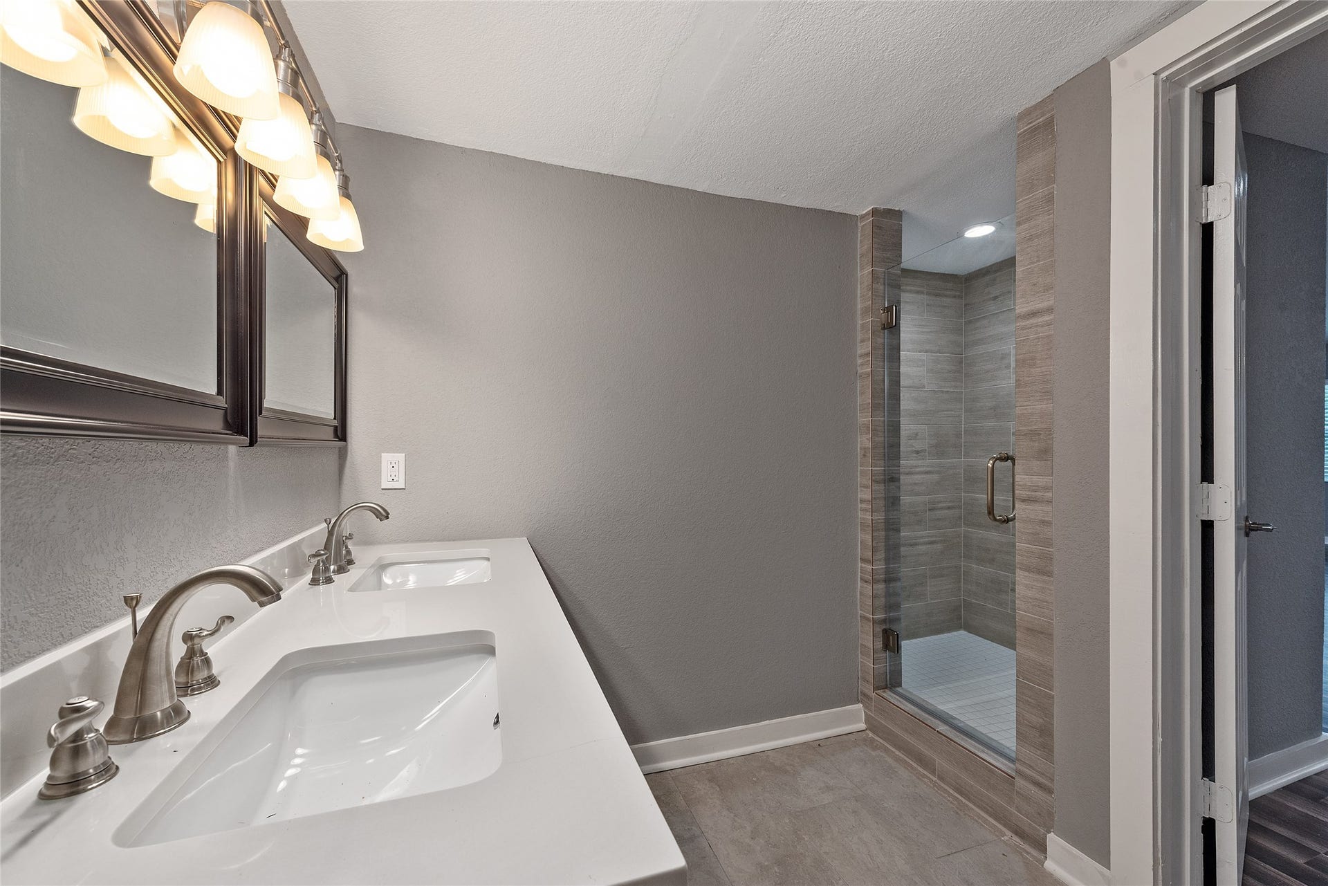 2513 S Grand Boulevard, Pearland, TX 77581 2513 S Grand Boulevard, Pearland, TX 77581