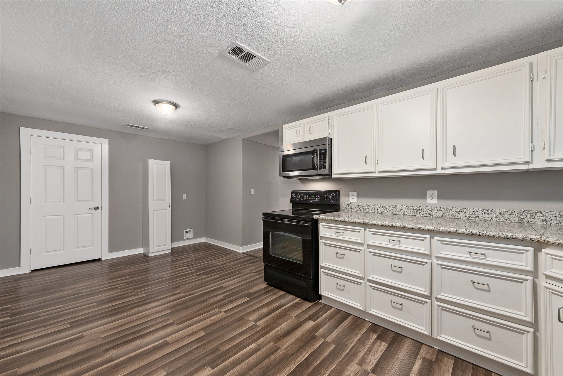 2513 S Grand Boulevard, Pearland, TX 77581 2513 S Grand Boulevard, Pearland, TX 77581
