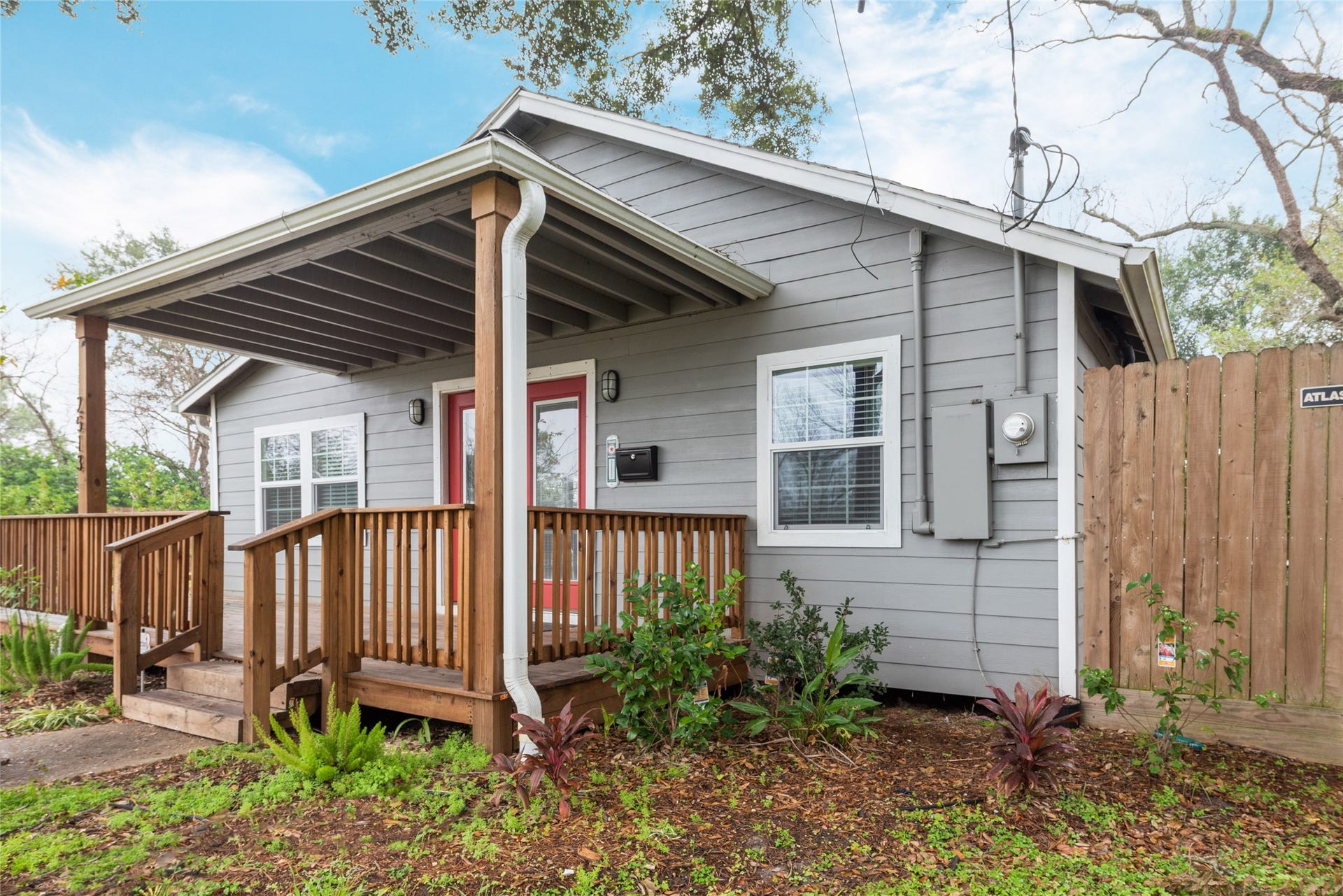 2513 S Grand Boulevard, Pearland, TX 77581 2513 S Grand Boulevard, Pearland, TX 77581