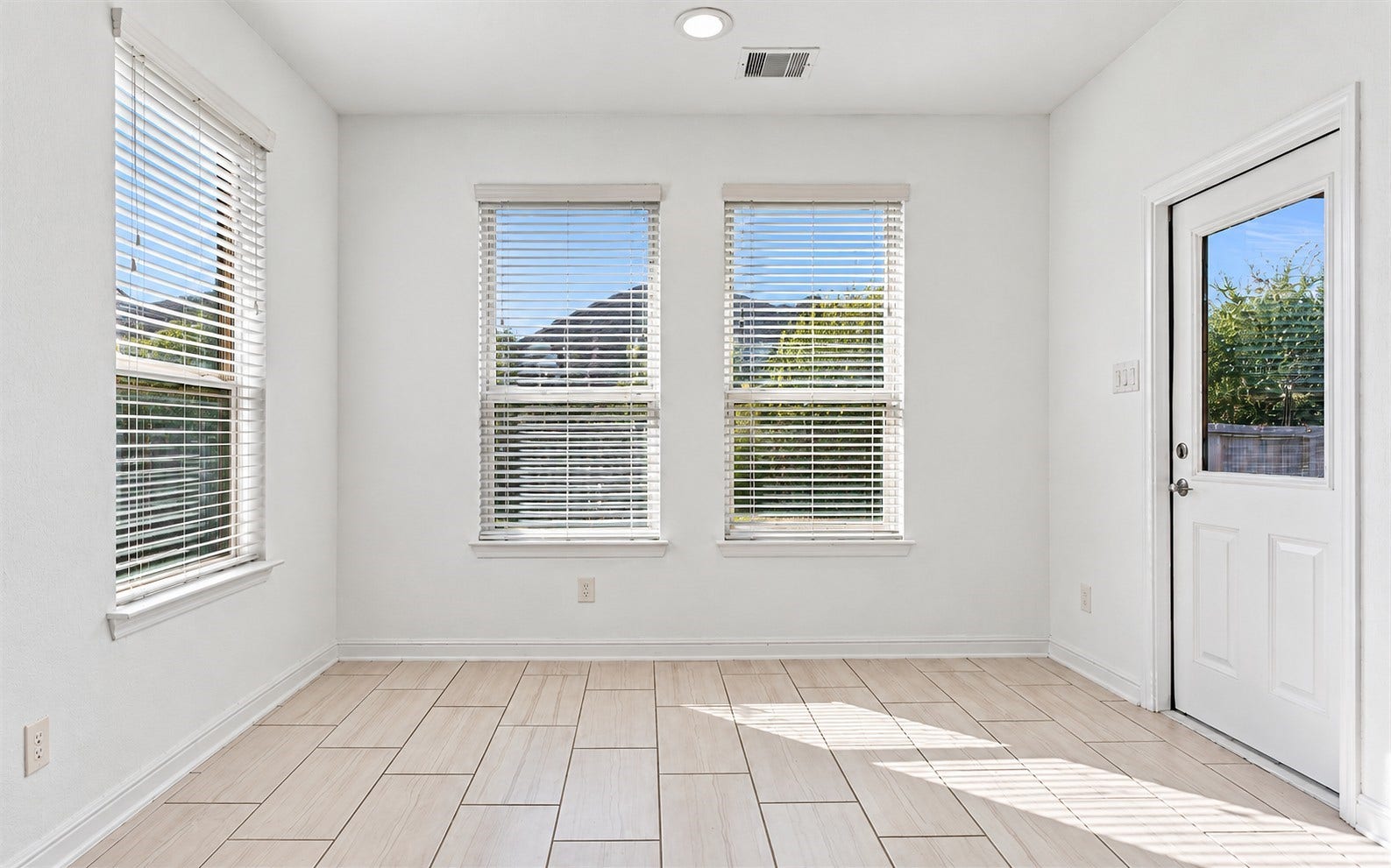23827 Padauk Tree Trail, Katy, TX 77493 Start your mornings in this sun-filled breakfast nook with large windows that bring in all the natural light you could ask for.