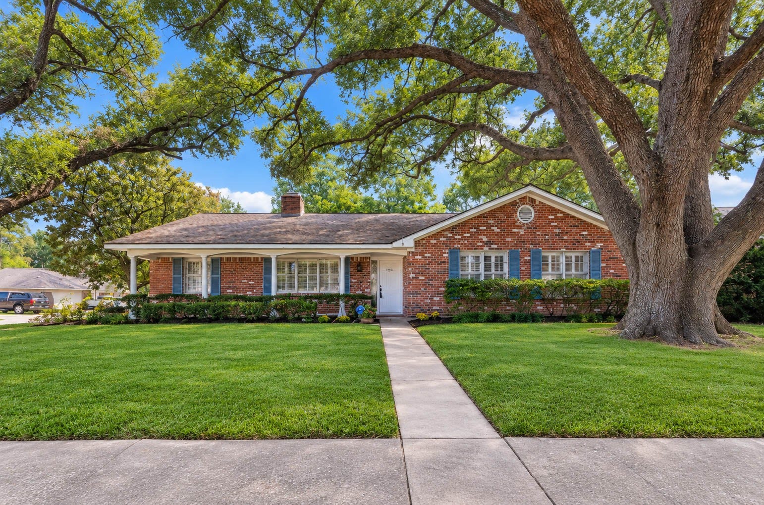 8403 Braes Meadow Drive, Houston, TX 77071 Welcome to 8403 Braes Meadow Dr!