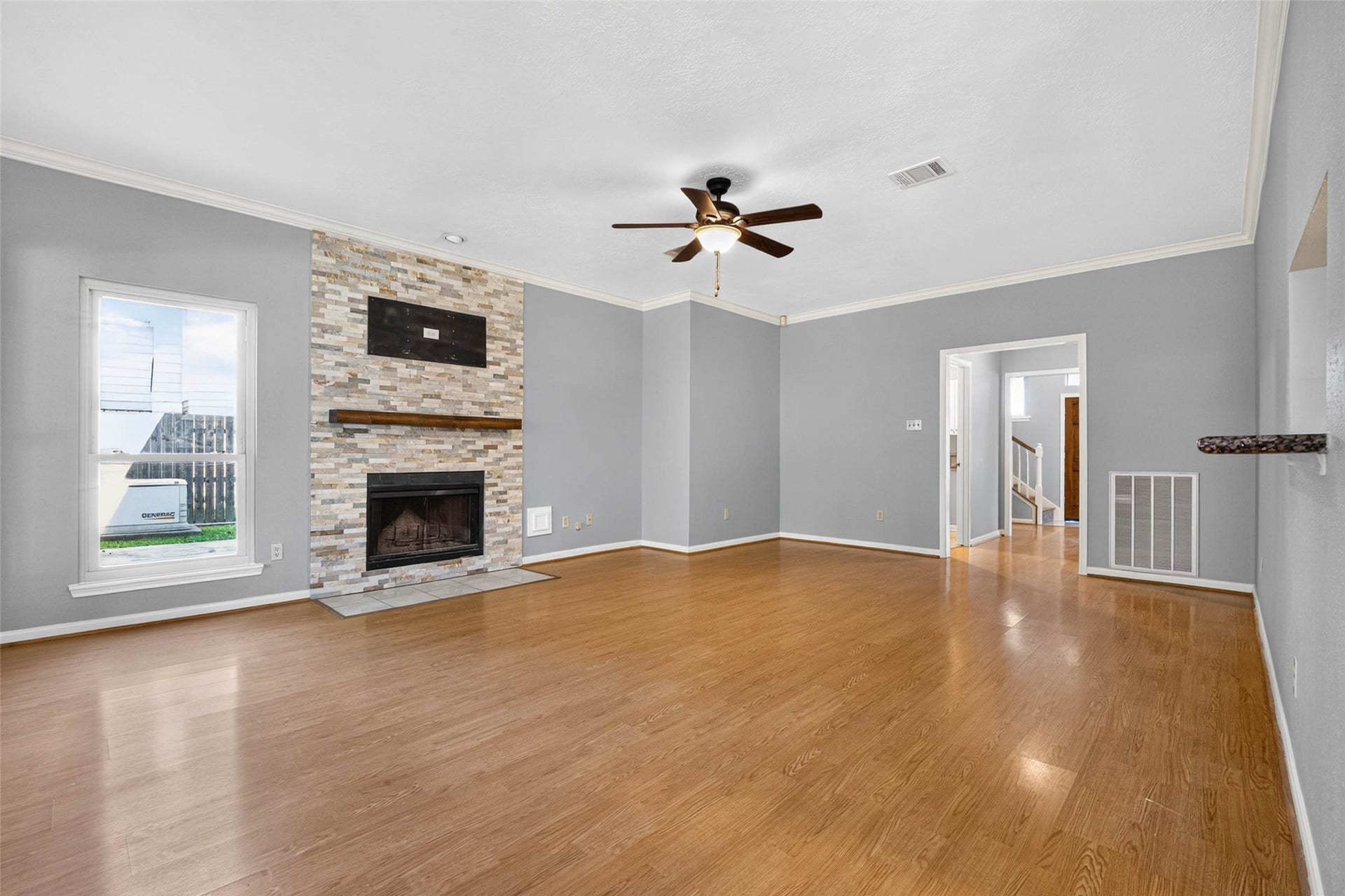 507 Brompton Lane, Highlands, TX 77562