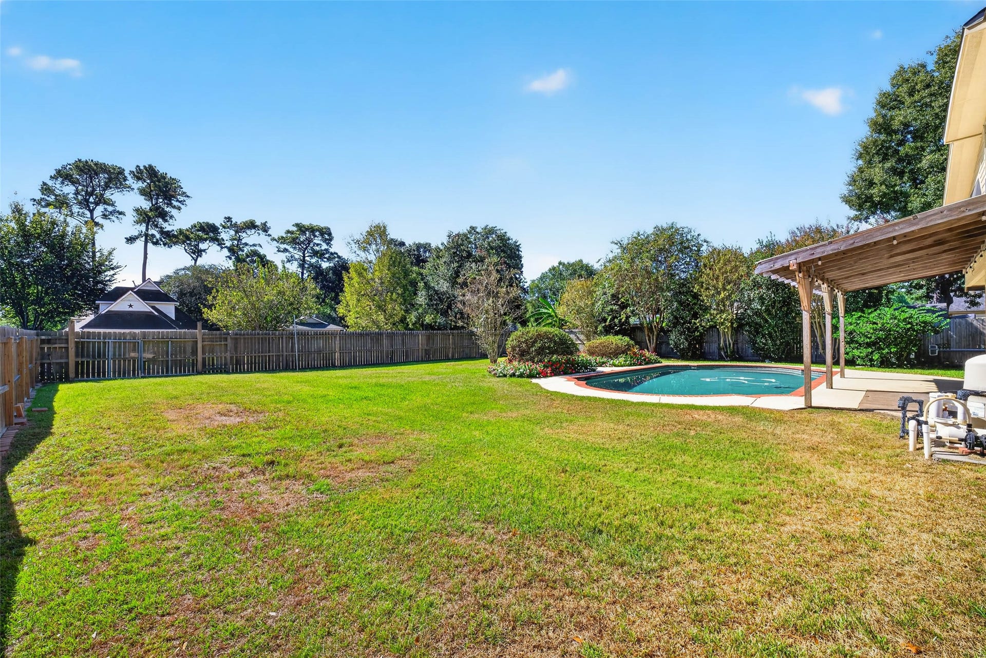 507 Brompton Lane, Highlands, TX 77562