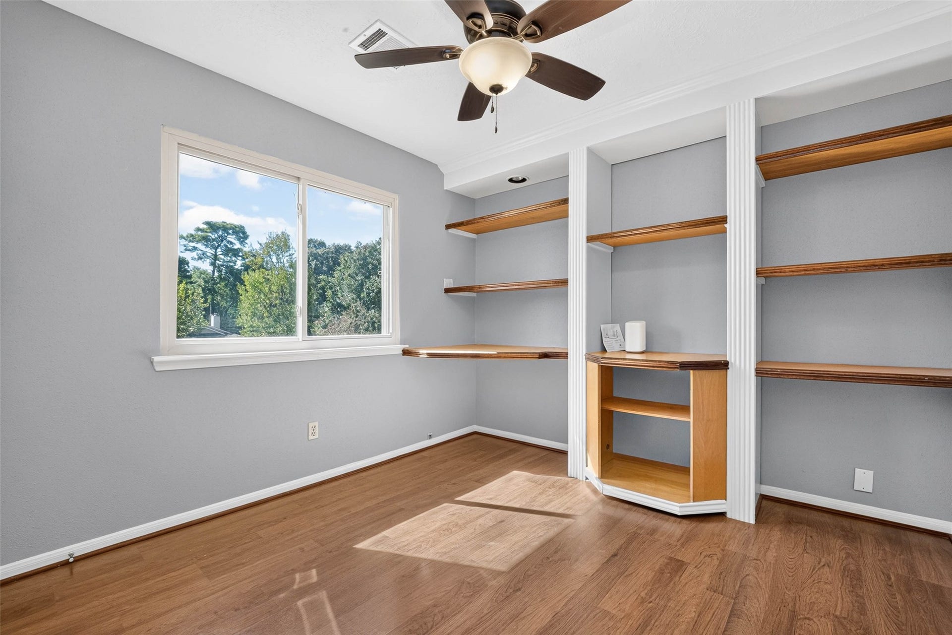 507 Brompton Lane, Highlands, TX 77562