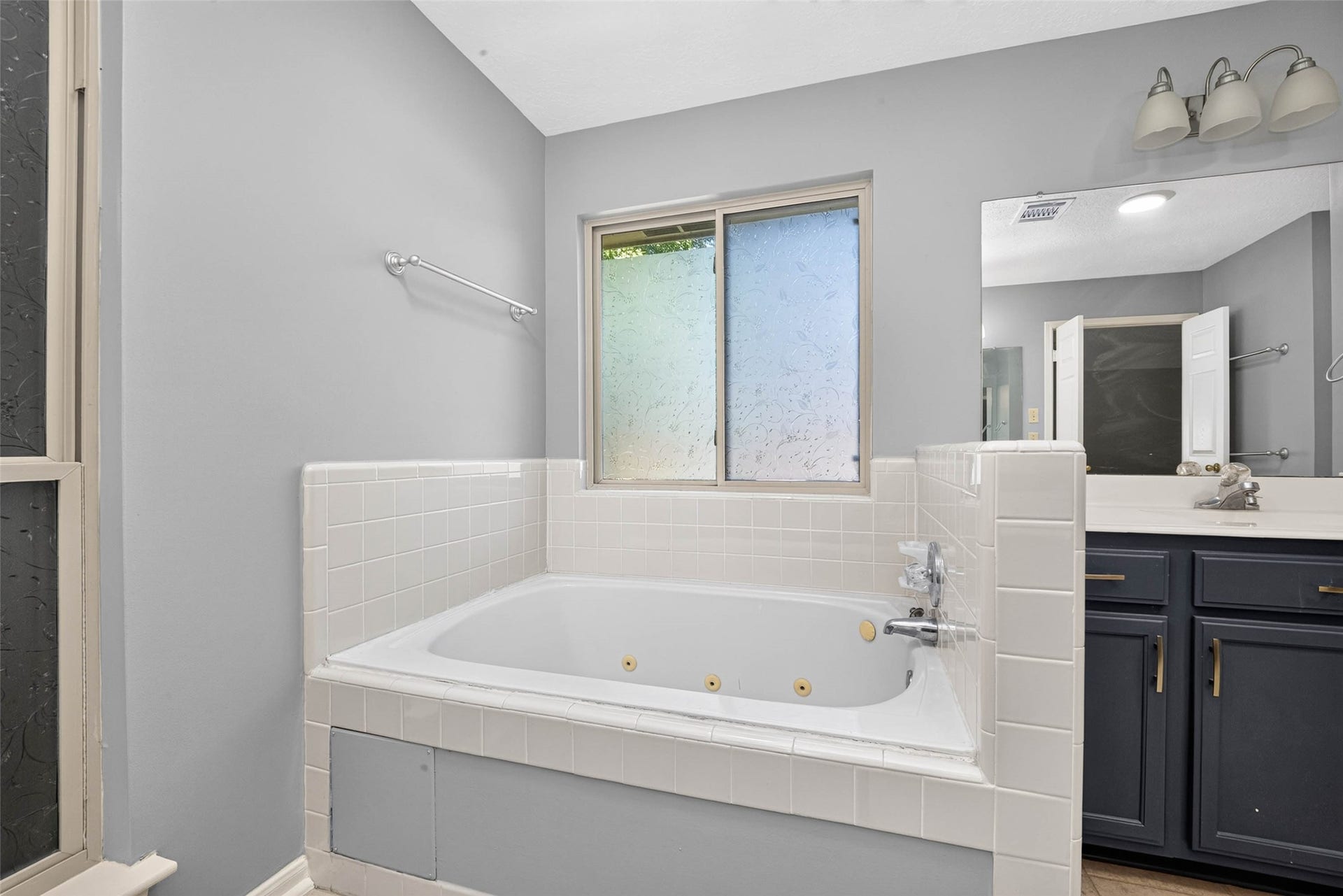 507 Brompton Lane, Highlands, TX 77562