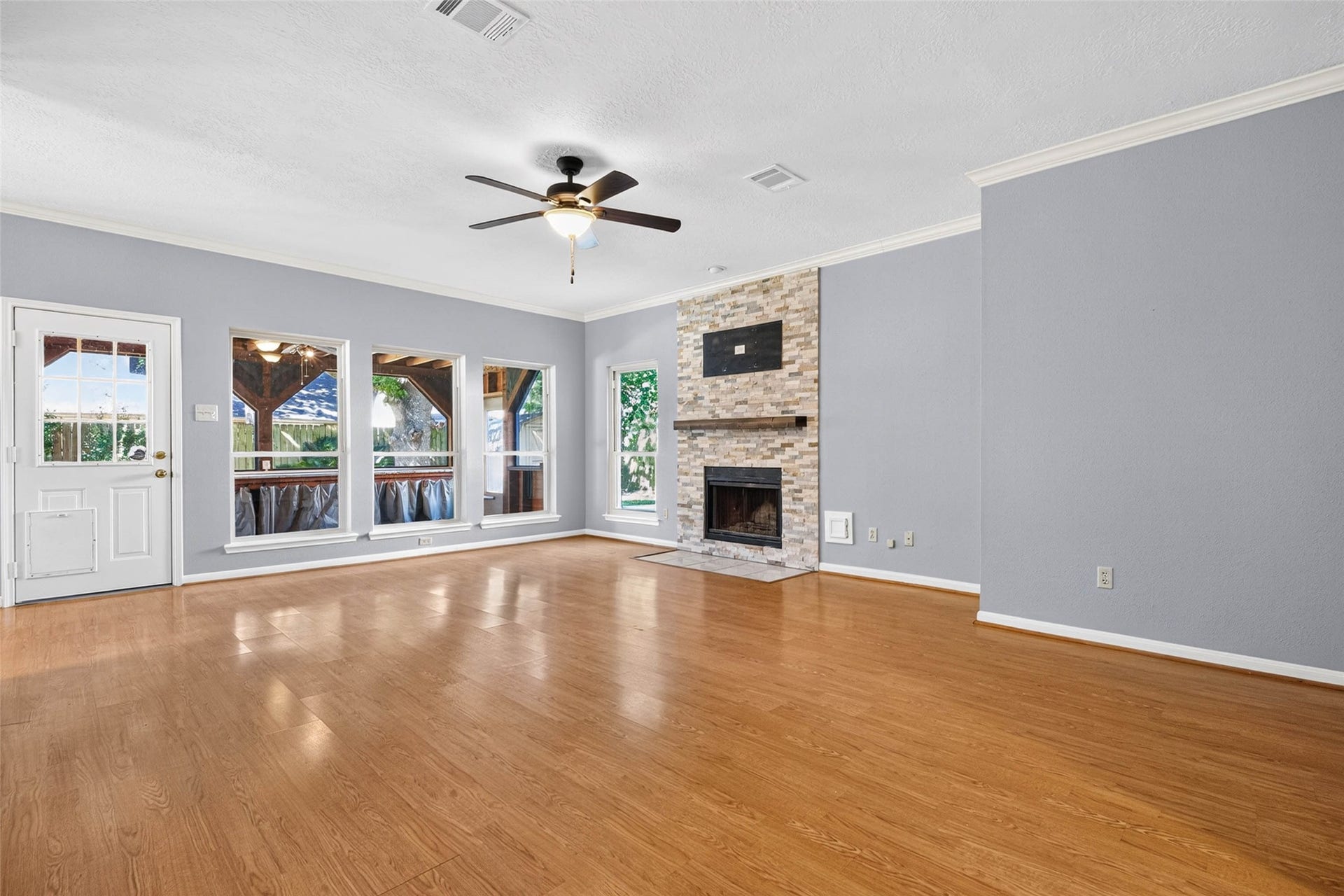 507 Brompton Lane, Highlands, TX 77562