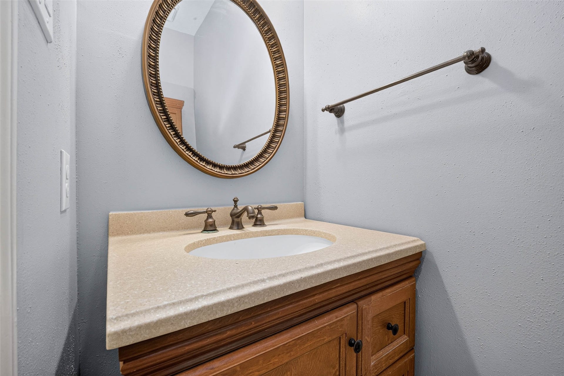 507 Brompton Lane, Highlands, TX 77562