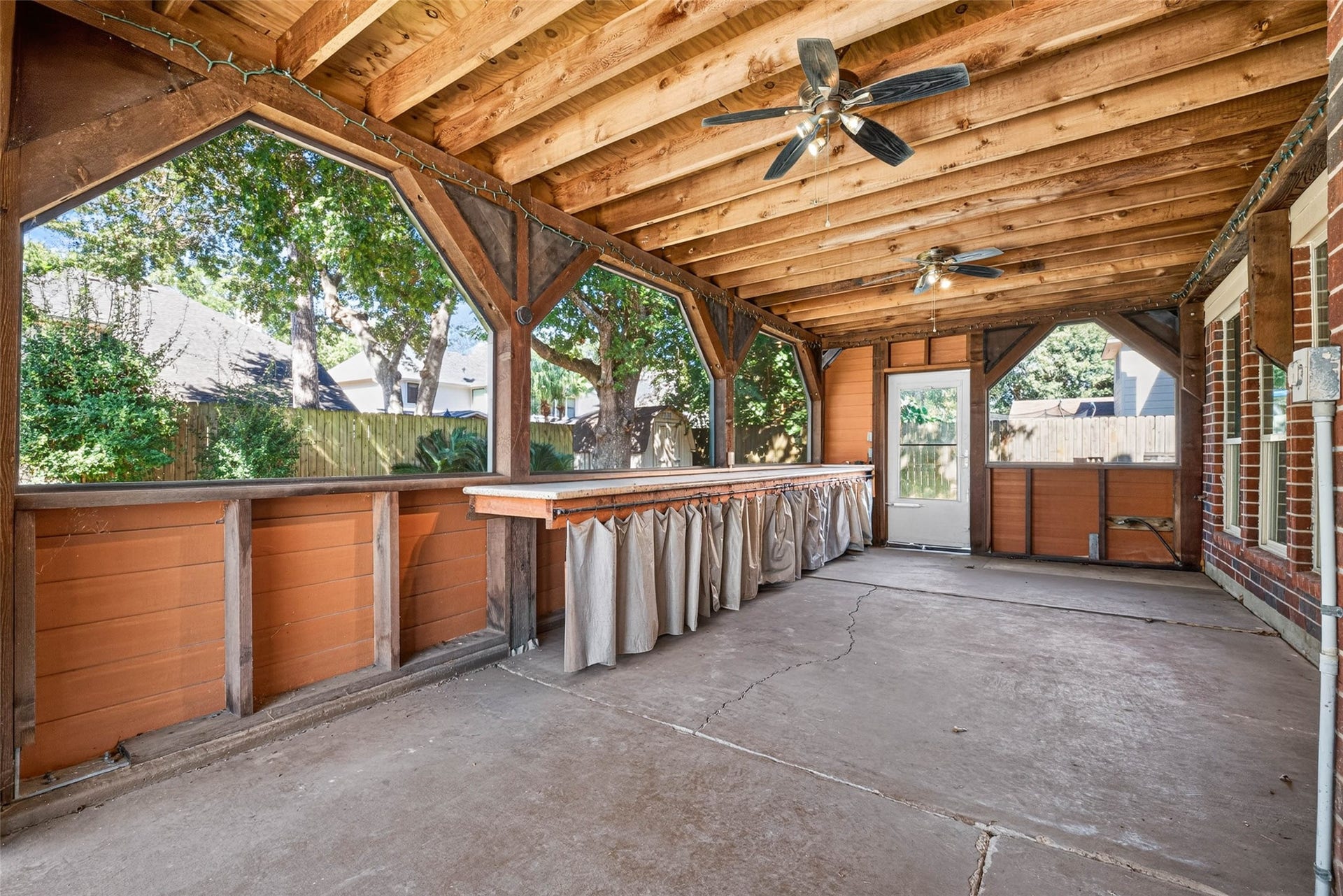 507 Brompton Lane, Highlands, TX 77562