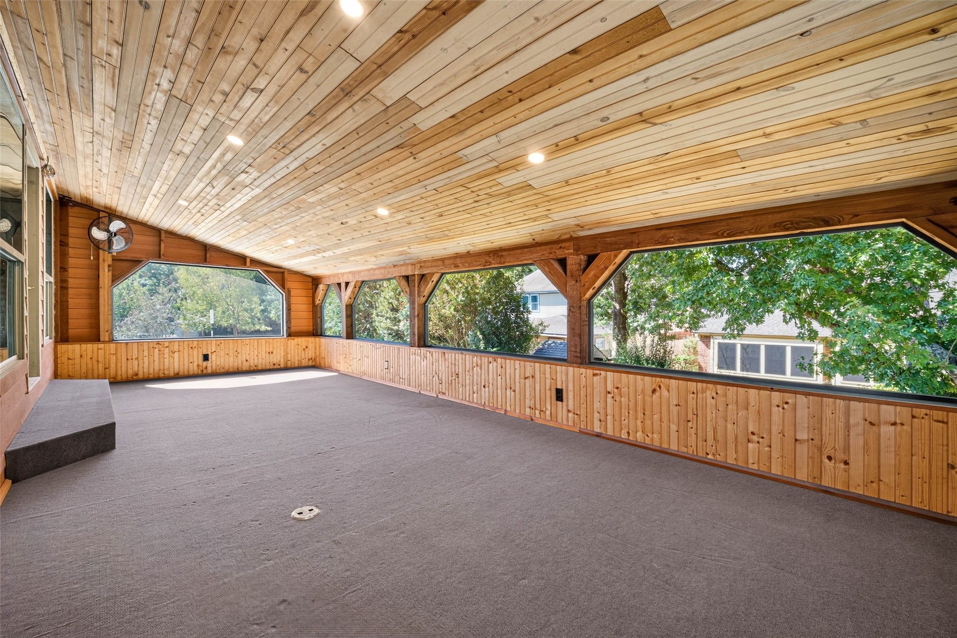 507 Brompton Lane, Highlands, TX 77562