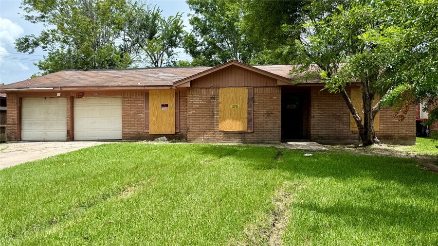 Property photo for 504 Pamela Drive, Baytown, TX